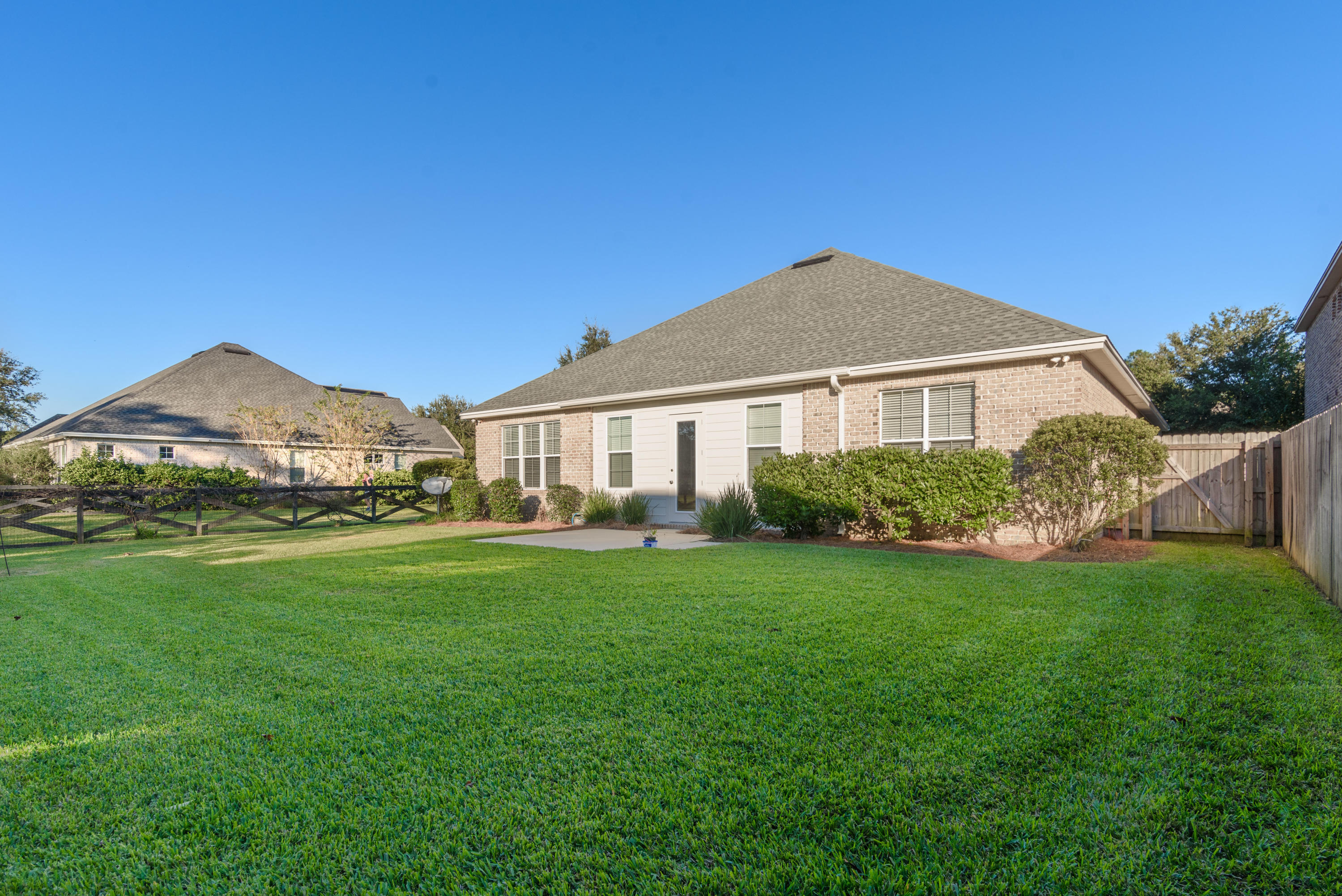 THE STABLES AT ROCKY BAYOU - Residential