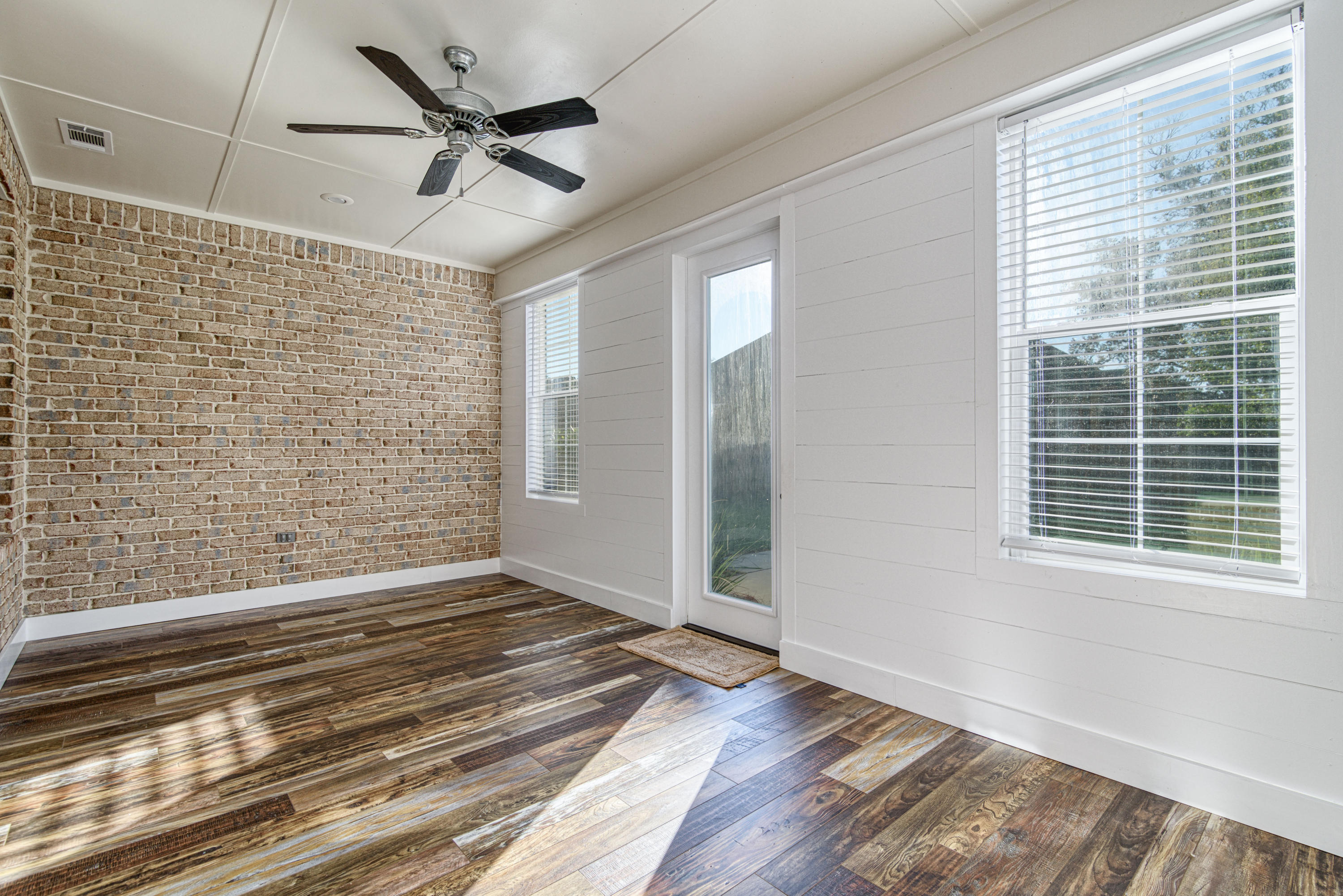 THE STABLES AT ROCKY BAYOU - Residential