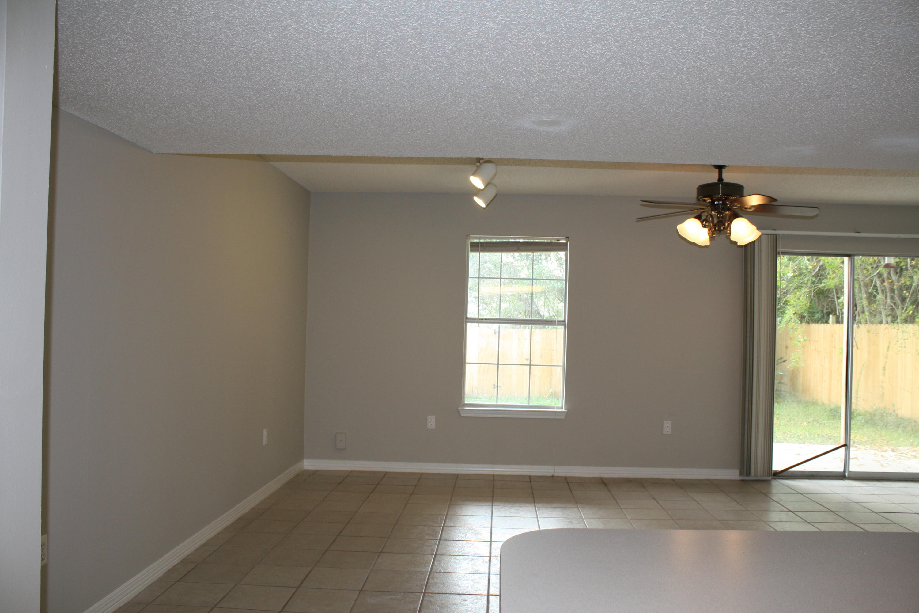 SCHNEIDER DRIVE T/H - Residential