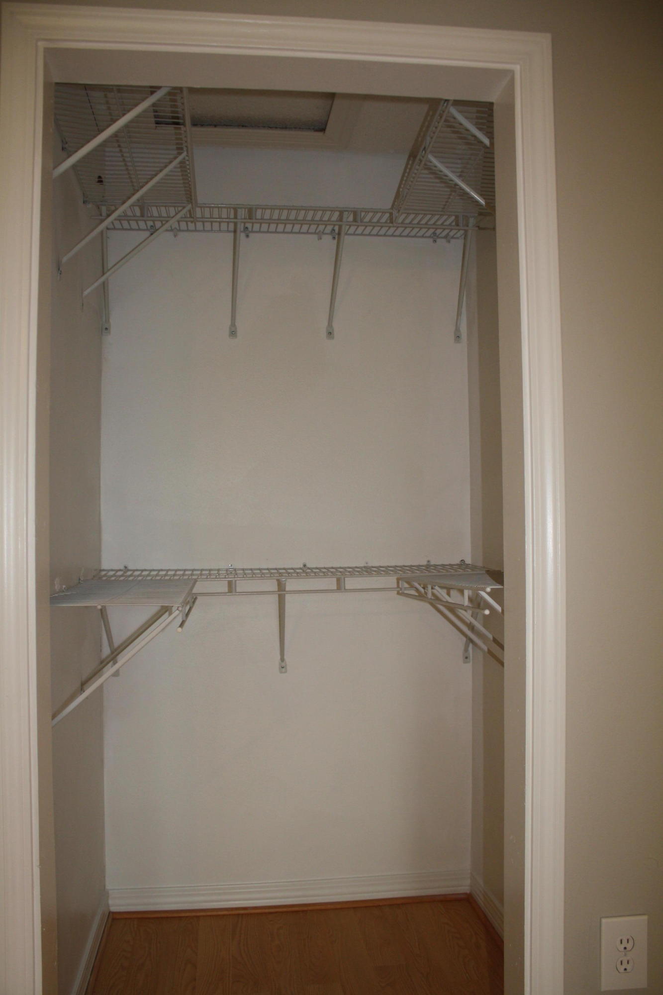 SCHNEIDER DRIVE T/H - Residential