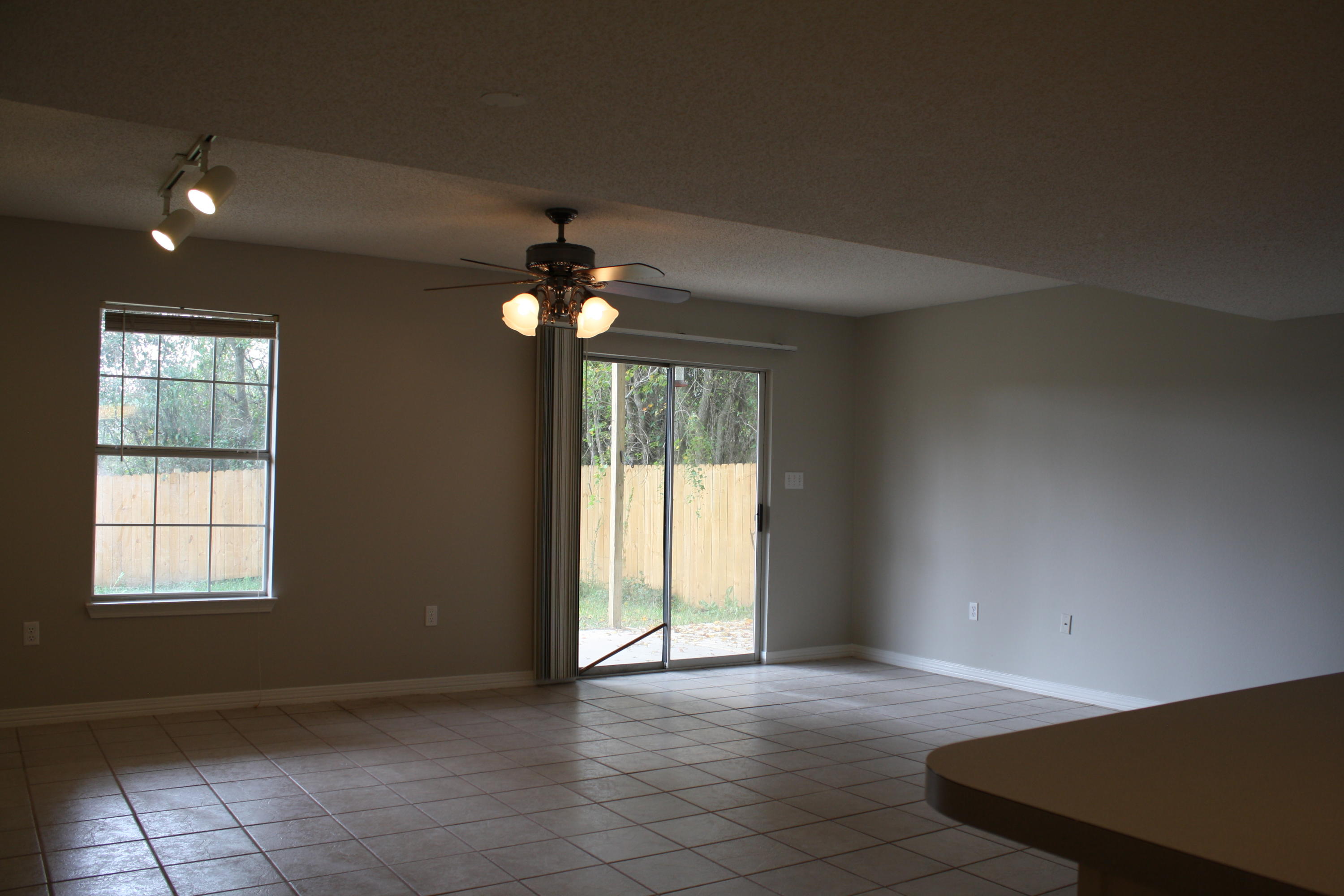 SCHNEIDER DRIVE T/H - Residential