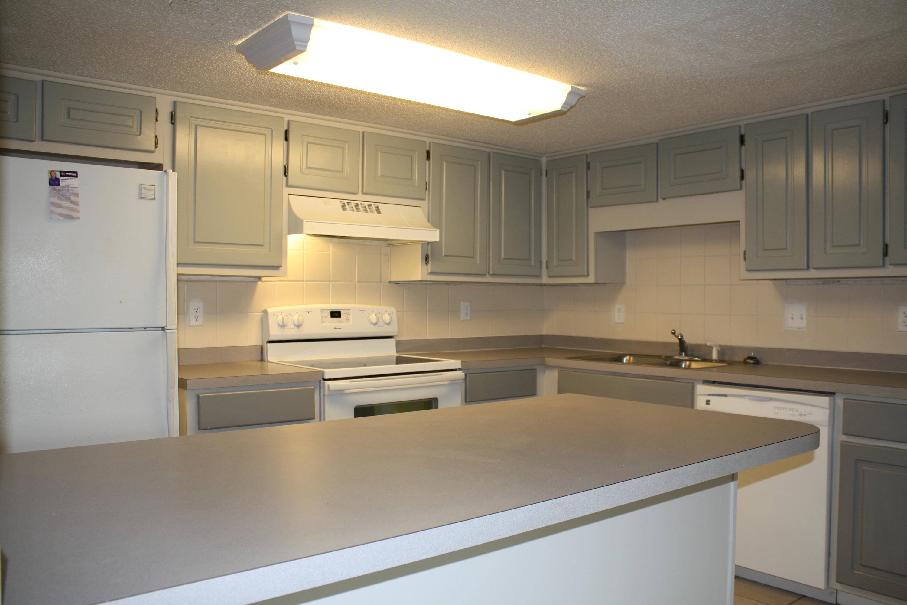 SCHNEIDER DRIVE T/H - Residential