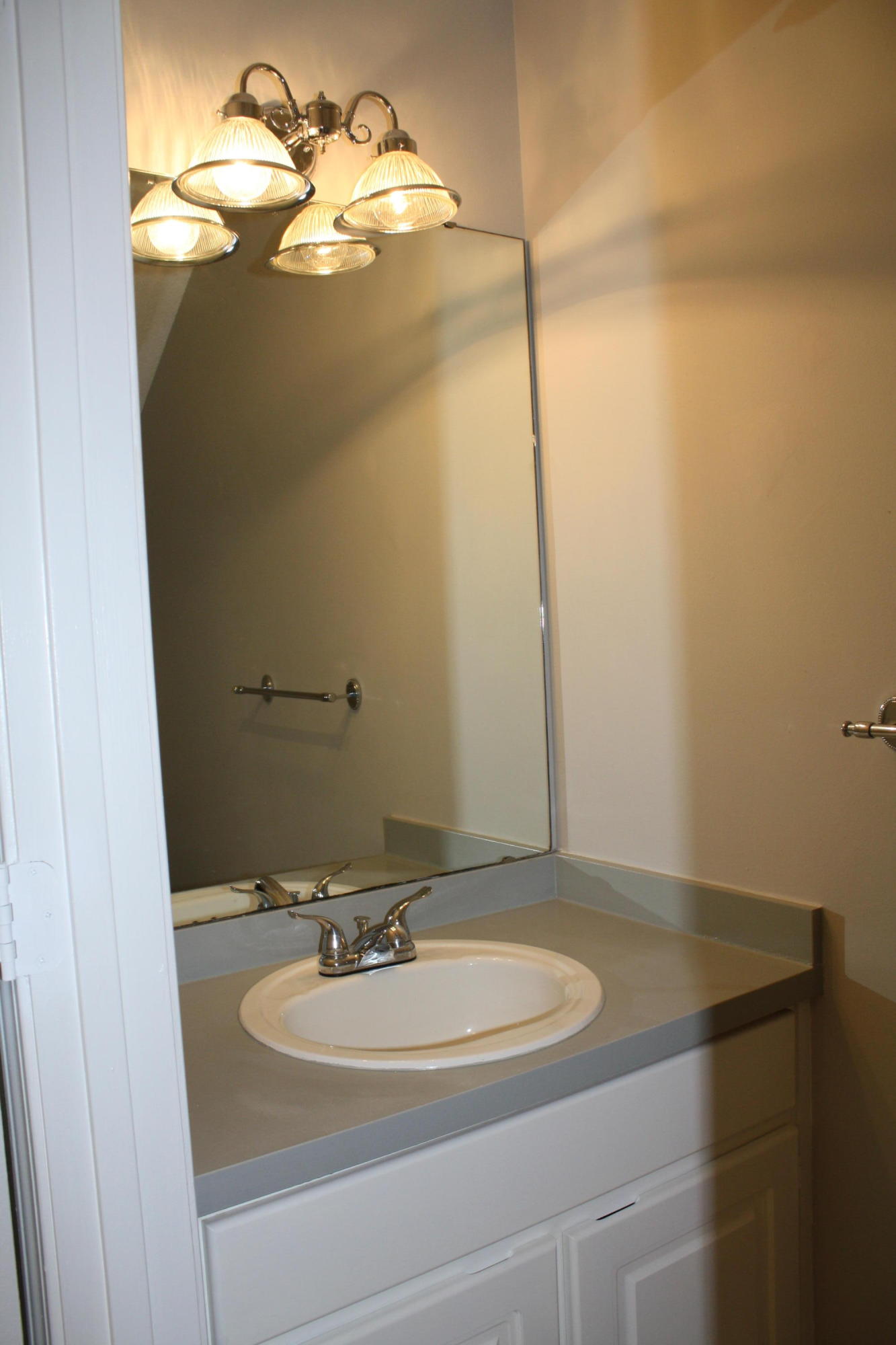 SCHNEIDER DRIVE T/H - Residential