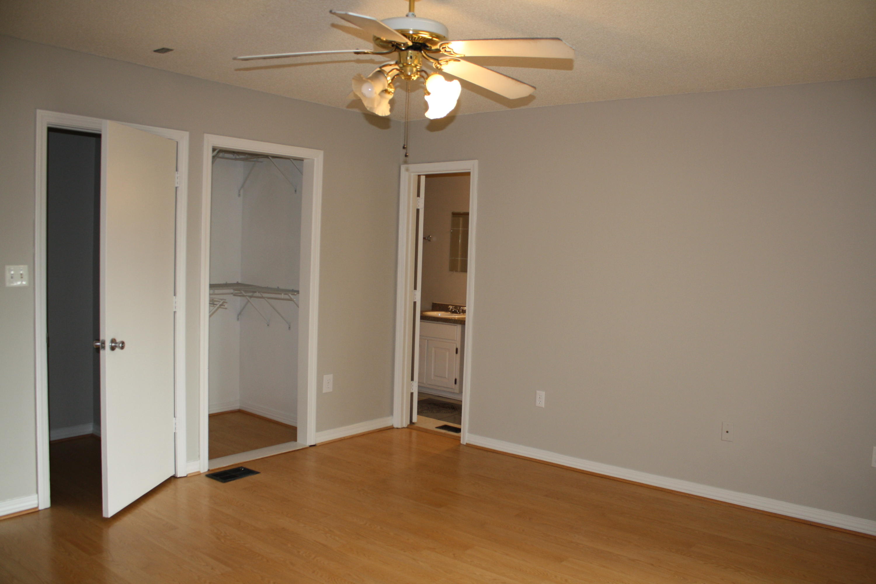 SCHNEIDER DRIVE T/H - Residential