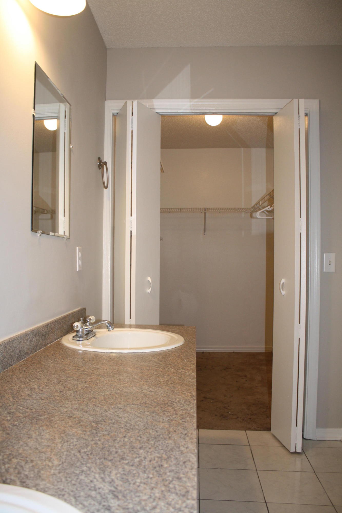 SCHNEIDER DRIVE T/H - Residential