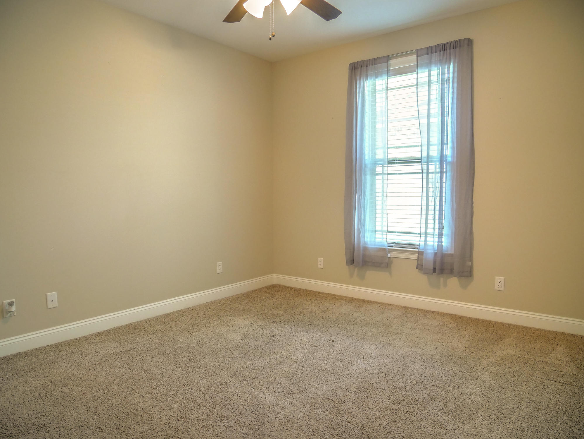 WOODLAND SHORES - Residential