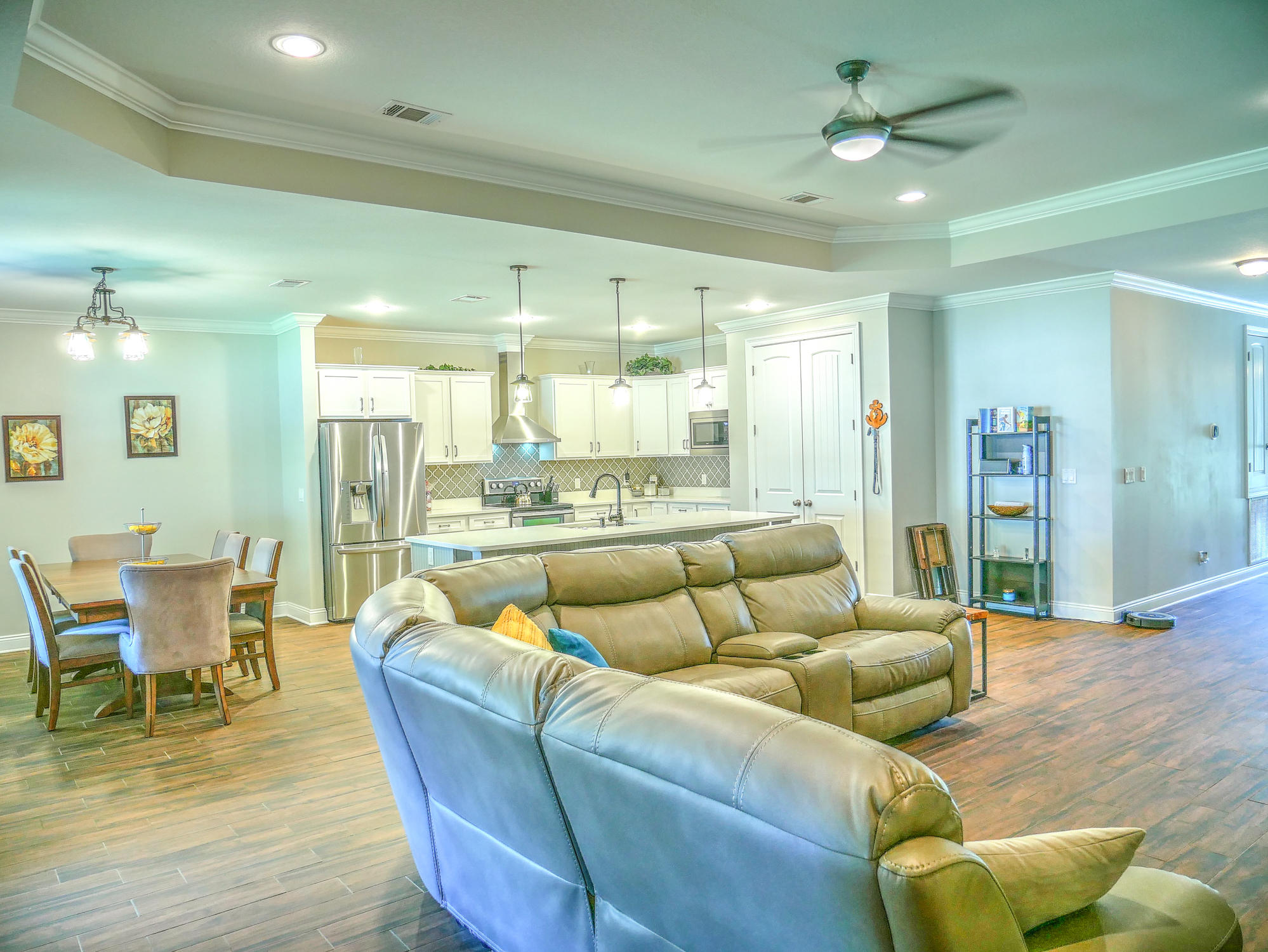 WOODLAND SHORES - Residential