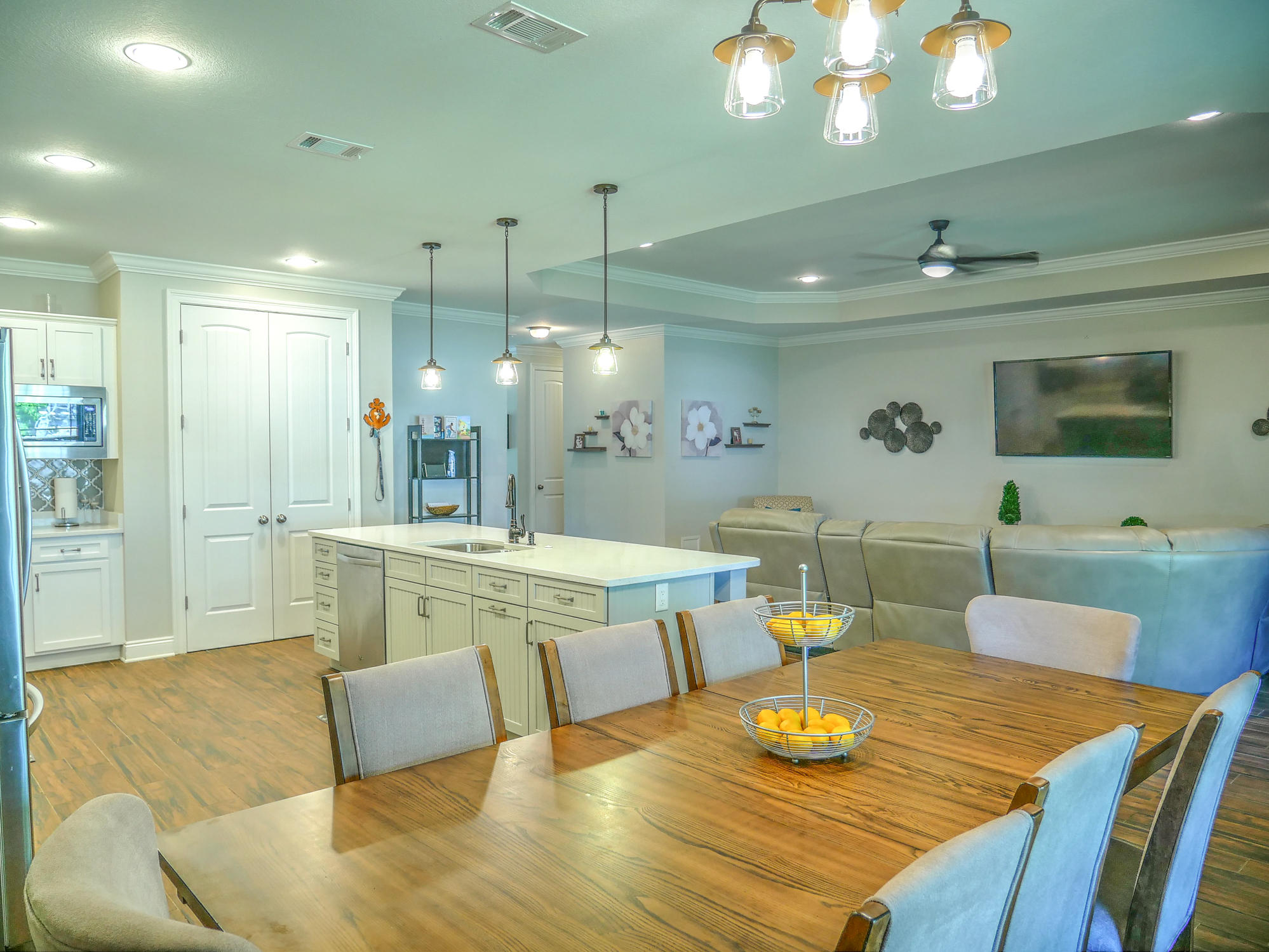 WOODLAND SHORES - Residential