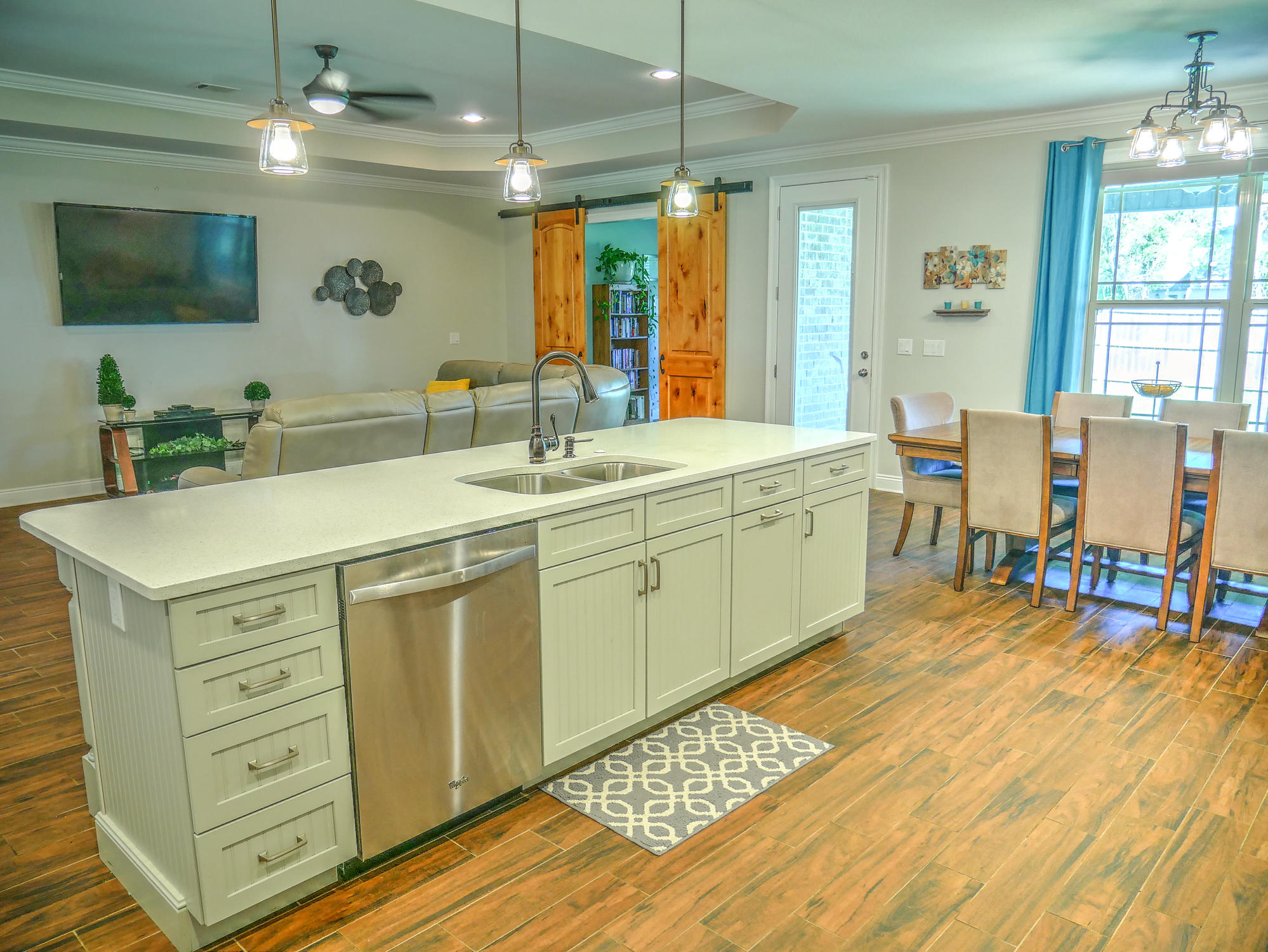 WOODLAND SHORES - Residential