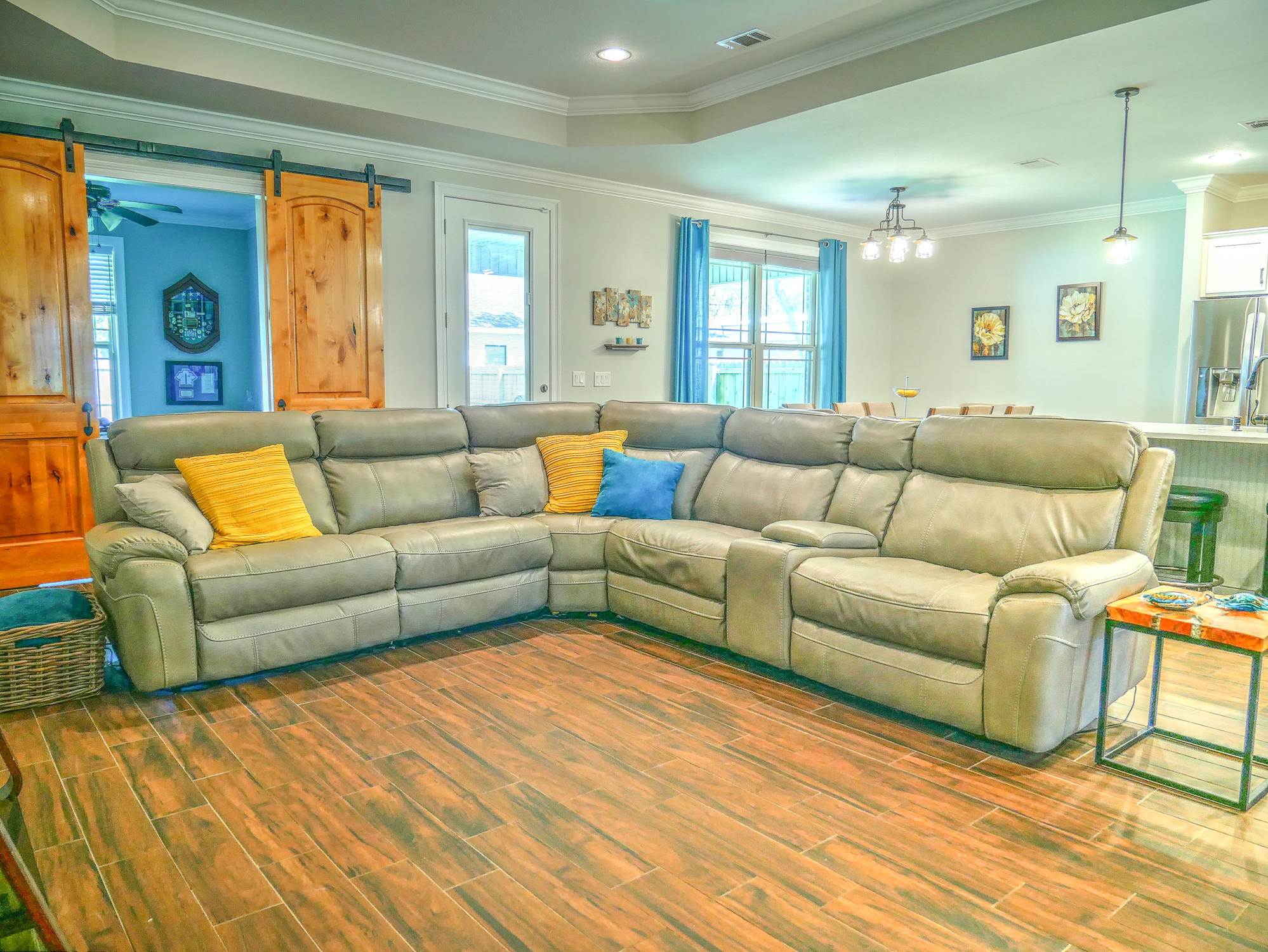 WOODLAND SHORES - Residential