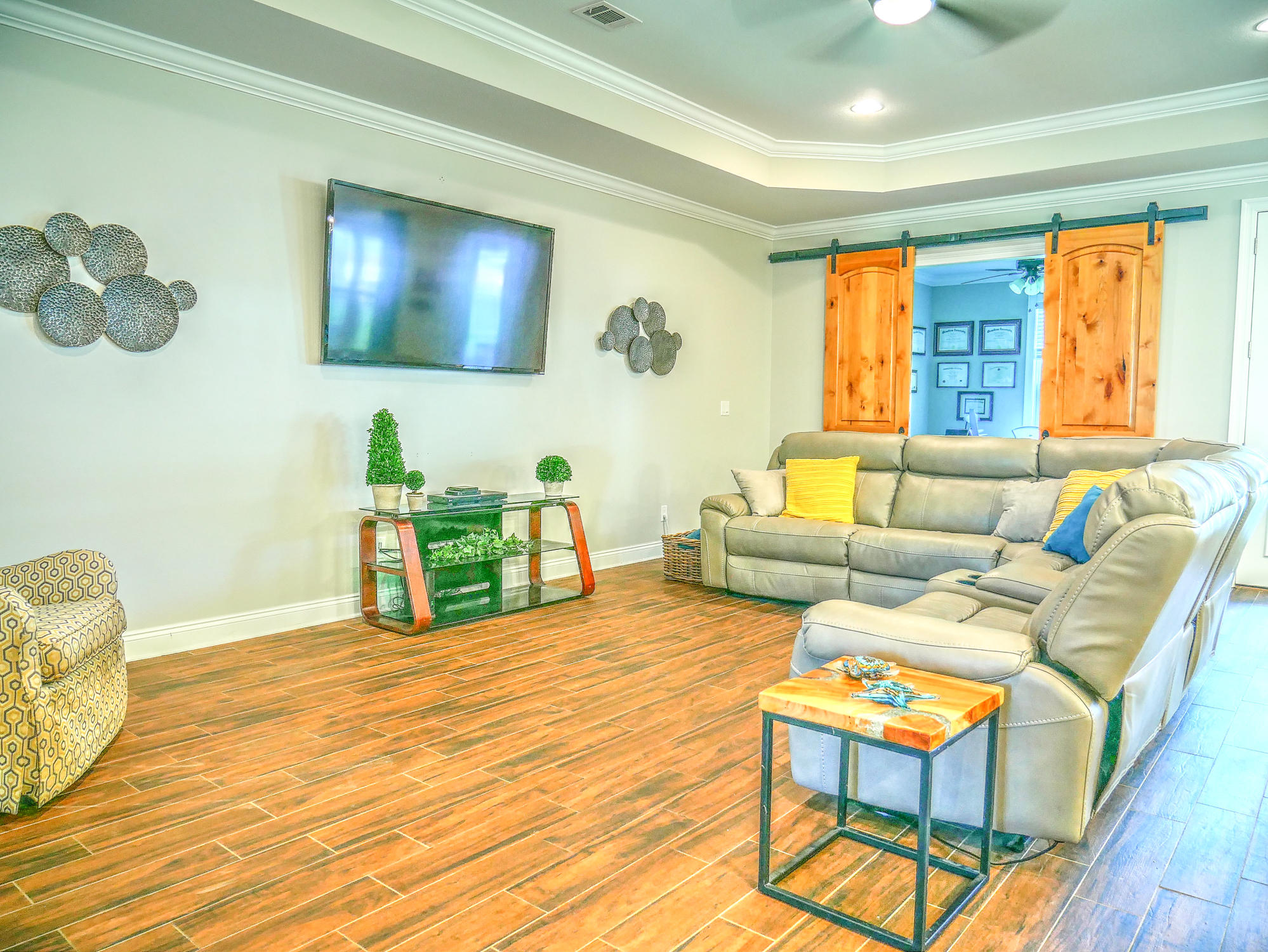 WOODLAND SHORES - Residential