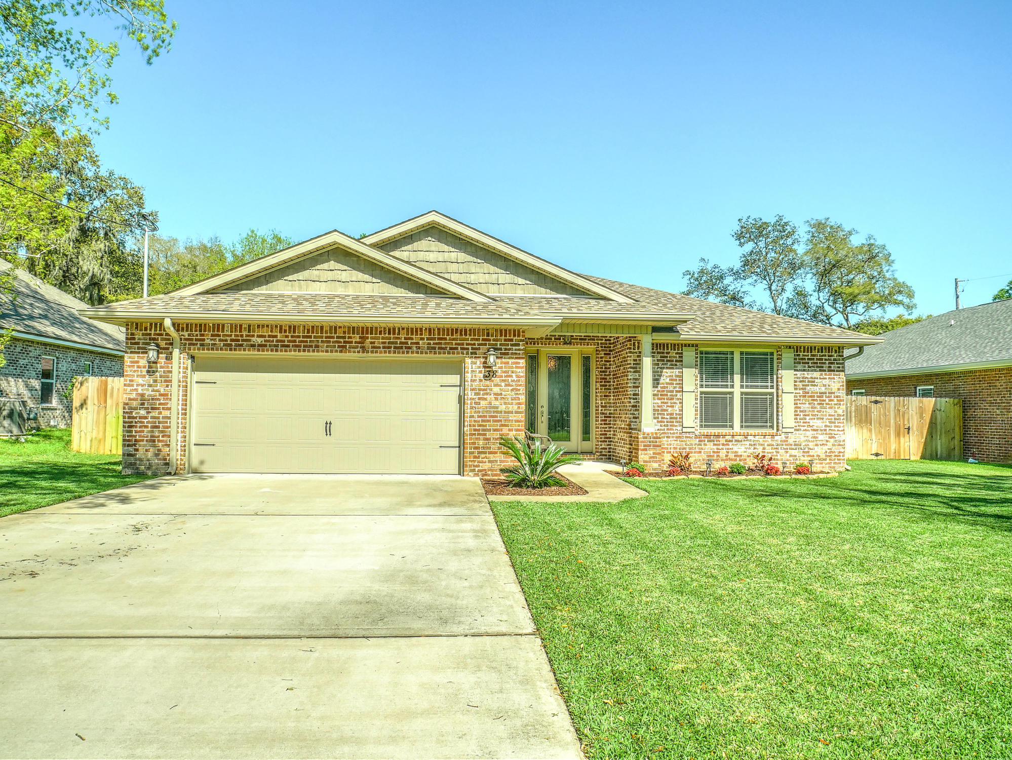 WOODLAND SHORES - Residential