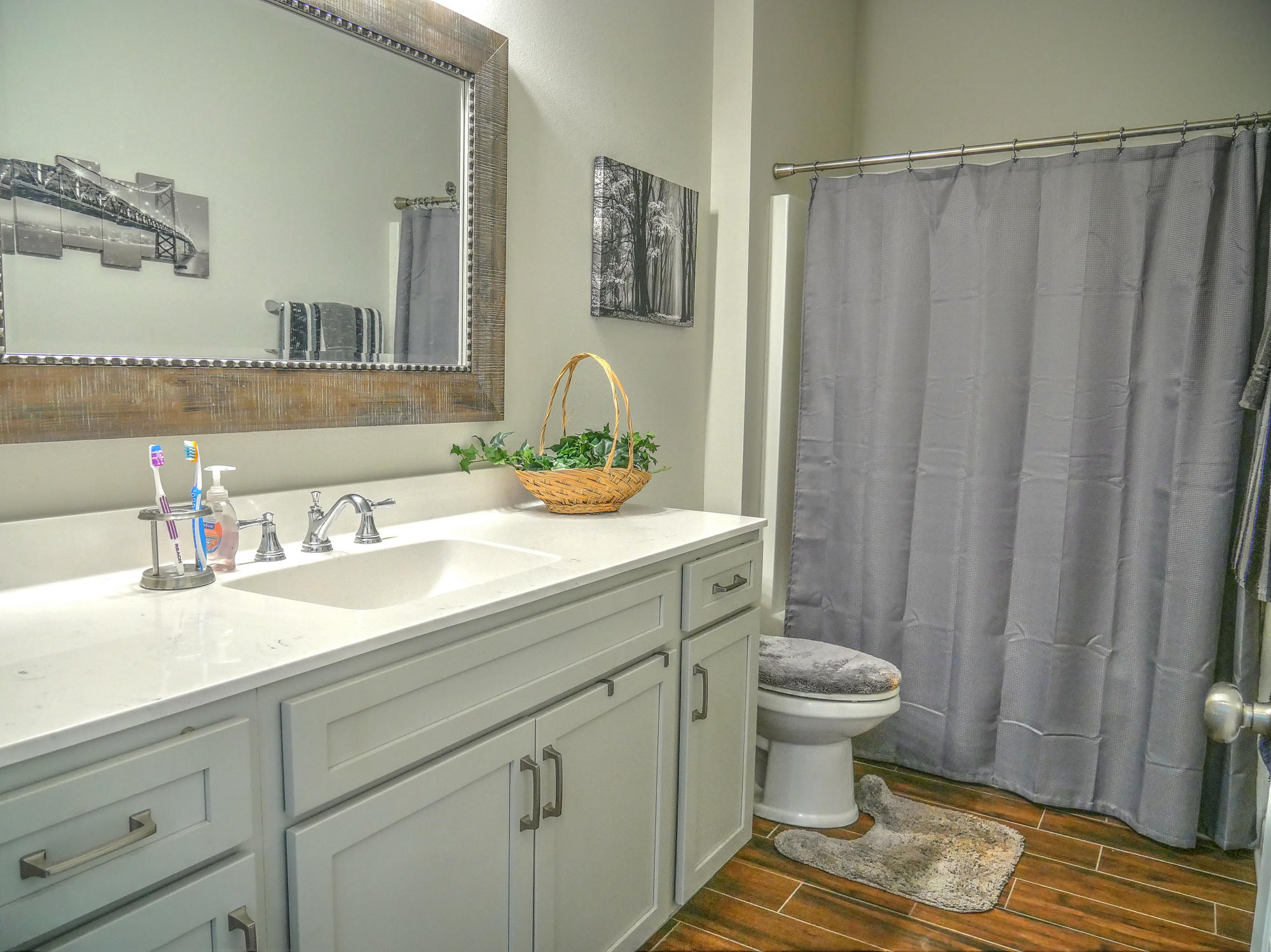 WOODLAND SHORES - Residential