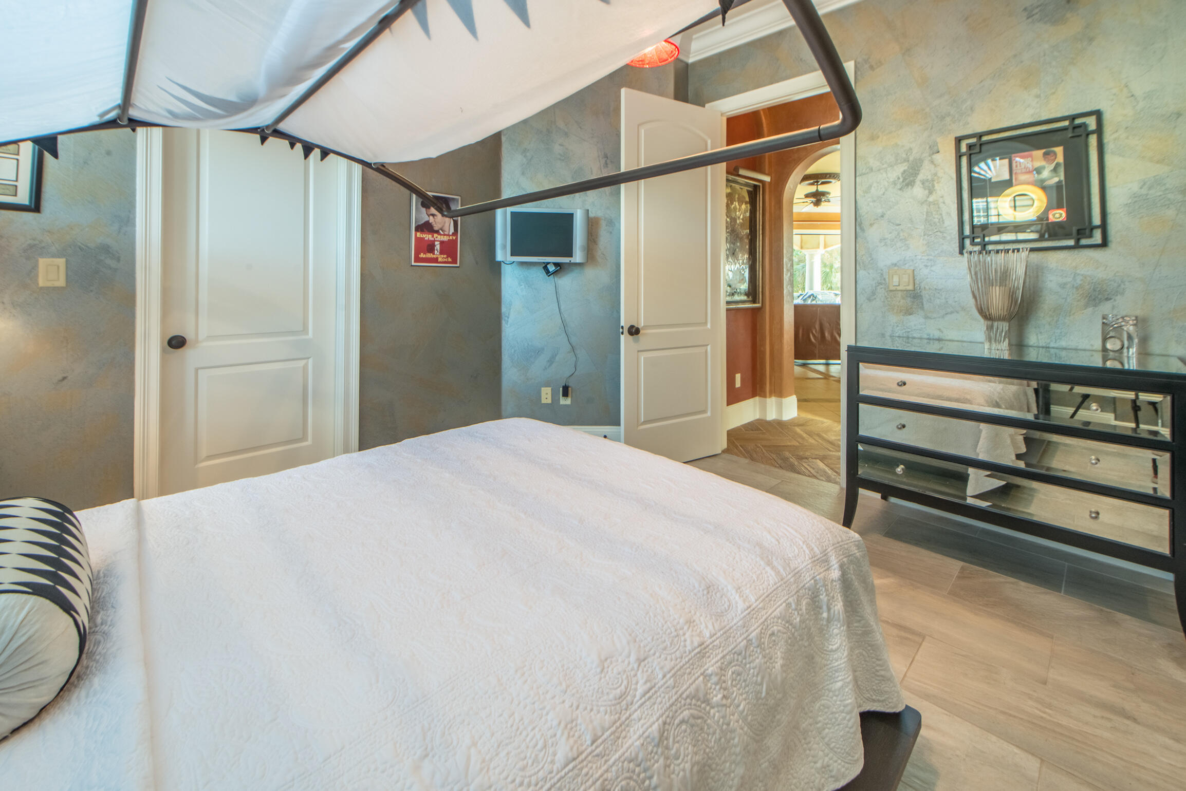 SAINT TROPEZ - Residential