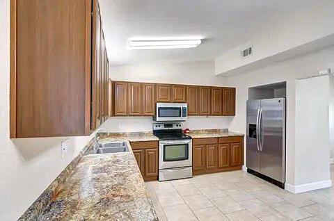 GARNIERS BEACH 5TH - Residential Lease