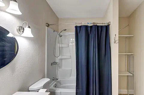 GARNIERS BEACH 5TH - Residential Lease