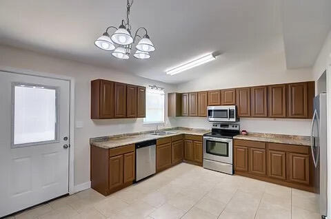 GARNIERS BEACH 5TH - Residential Lease