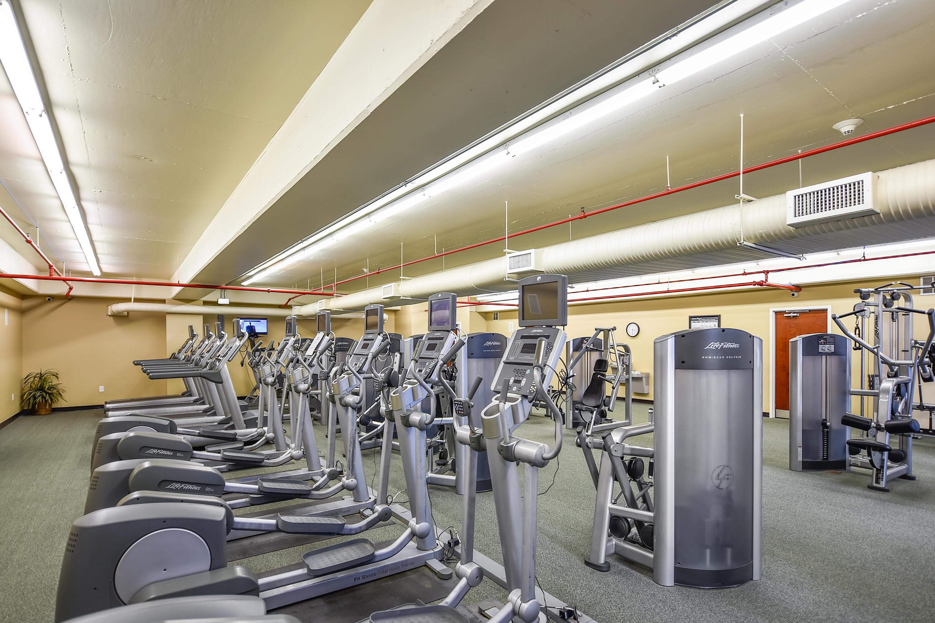 MAJESTIC BEACH TOWERS I - Residential