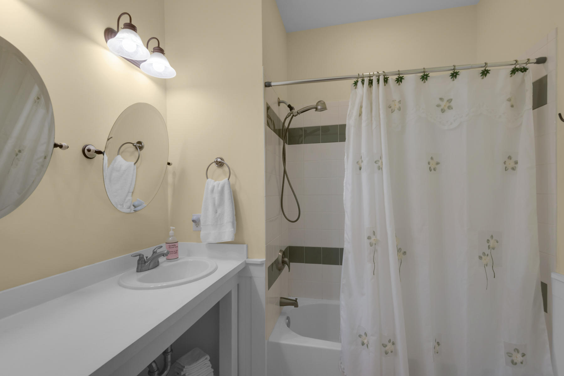 MAGNOLIA COTTAGES - Residential