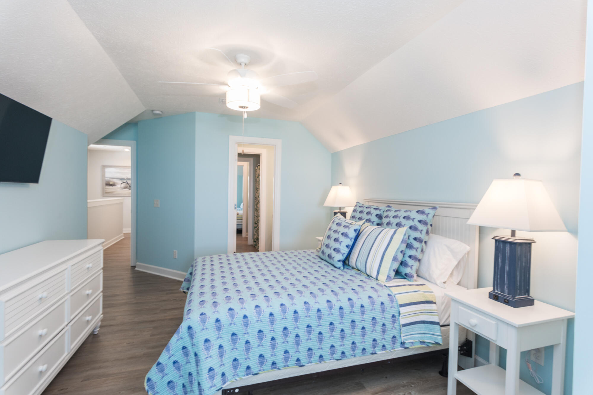 LAGUNA BEACH - Residential