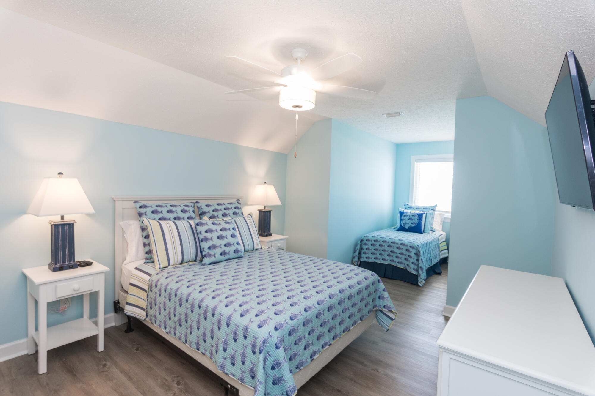 LAGUNA BEACH - Residential