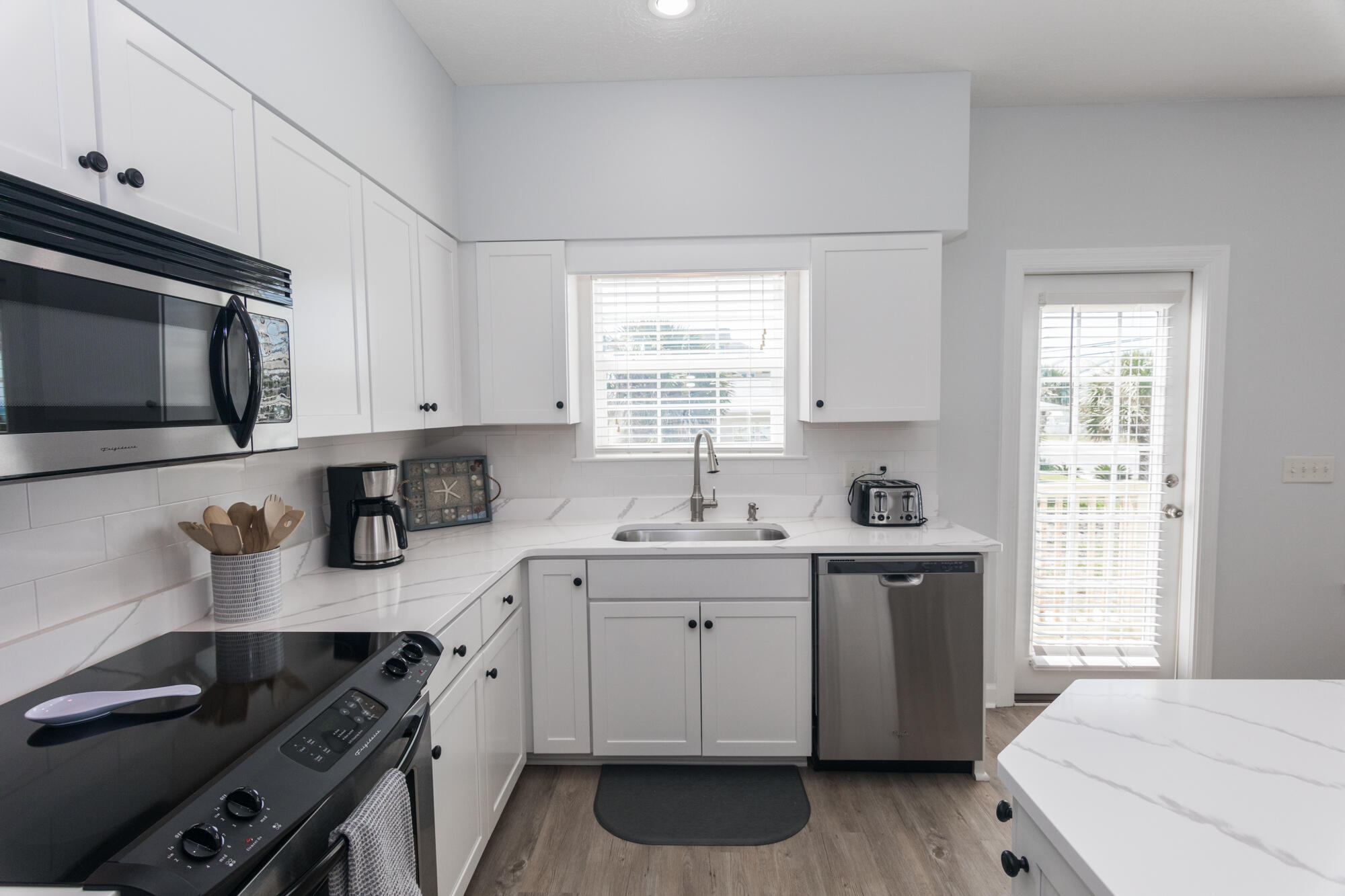 LAGUNA BEACH - Residential
