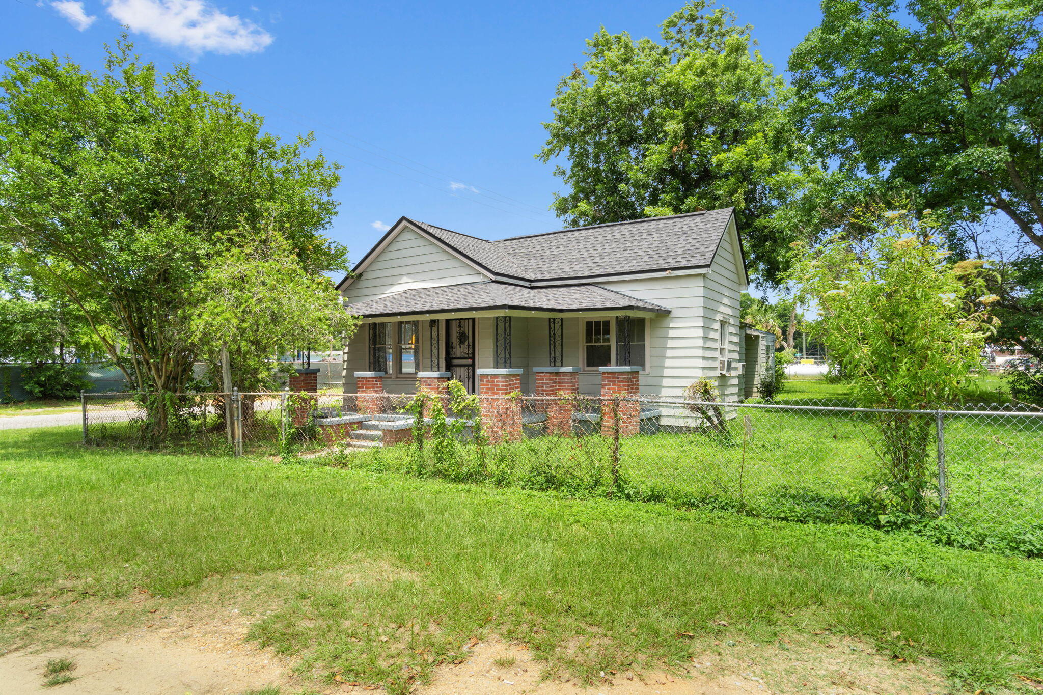 Welcome to 1020 N P Street in Pensacola, Florida! This charming home presents an amazing investment opportunity for both investors and owner-occupants. Its convenient location offers endless possibilities.Although some updates are necessary, this home is your chance to create your dream home. With a little bit of effort, you can transform this property into something truly special. The layout provides ample room to customize and make it your own.This beautiful home boasts two bedrooms and a full bathroom with separate living and dining areas, giving you plenty of space to grow and create. The yard is well-sized and perfect for your landscaping vision.Located in bustling Pensacola, you'll have access to a wide range of amenities, including shopping centers, restaurants