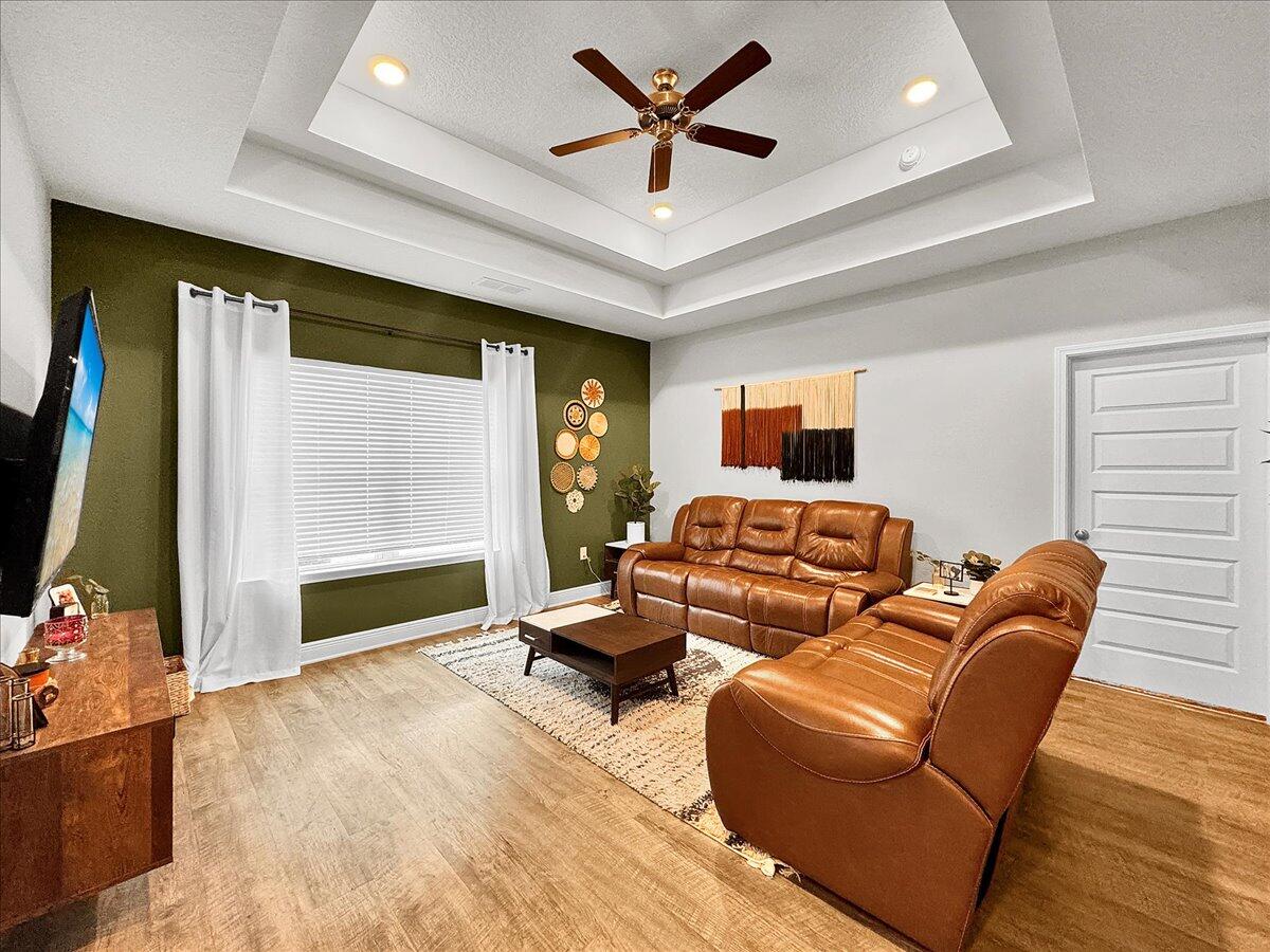 HERITAGE OAKS - Residential