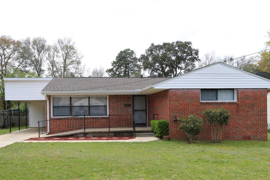 Cute home super close to Eglin and convenient to other bases. This 3 bedroom home offers a NEW ROOF 2018, NEW HOT WATER HEATER 2018, Freshly painted and new Vinyl Plank Flooring 2019.