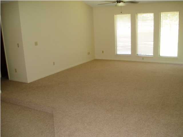 CHATEAU PRES DE LA MER - Residential Lease