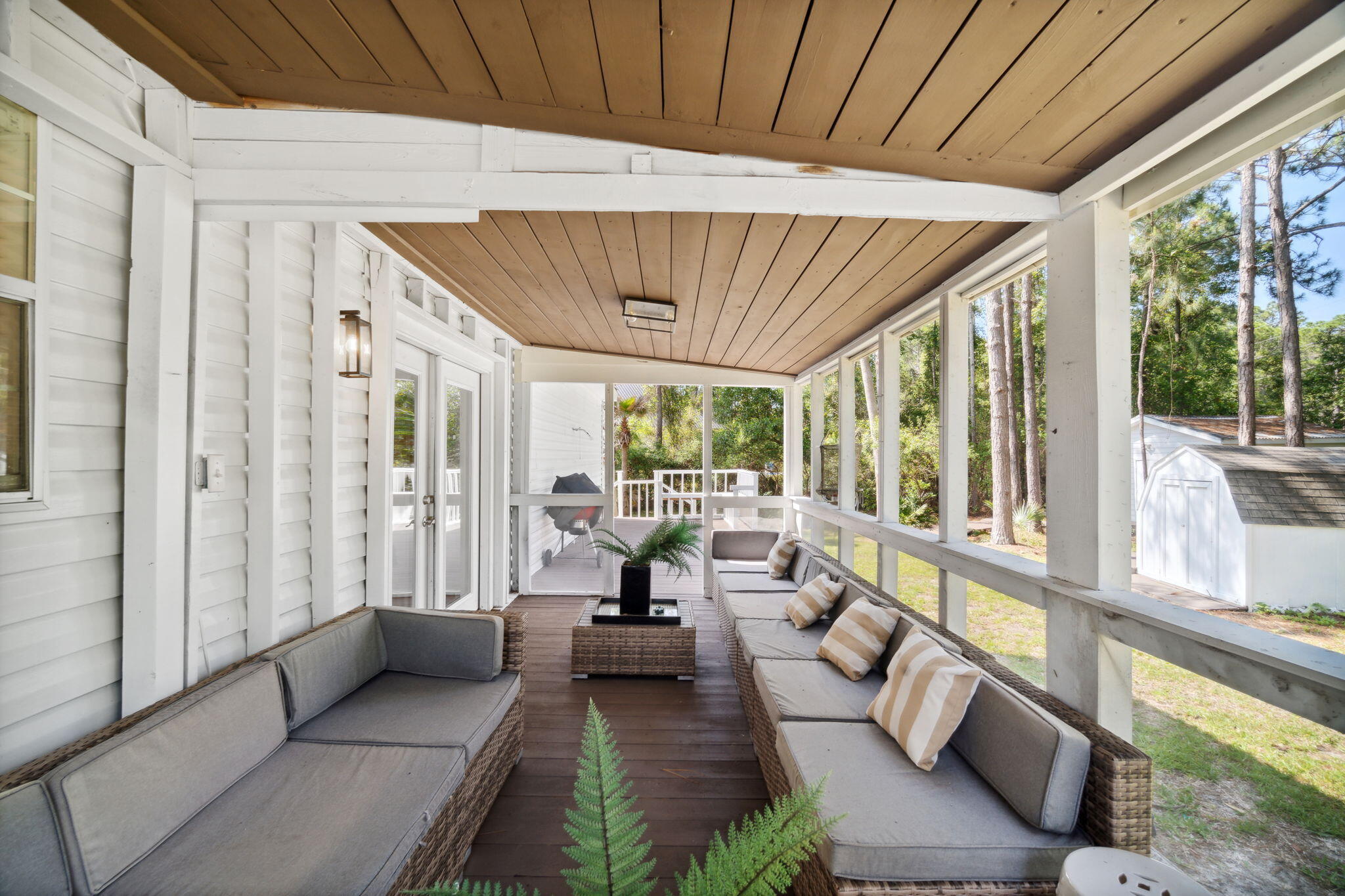 COUNTRY CLUB ESTATES - Residential