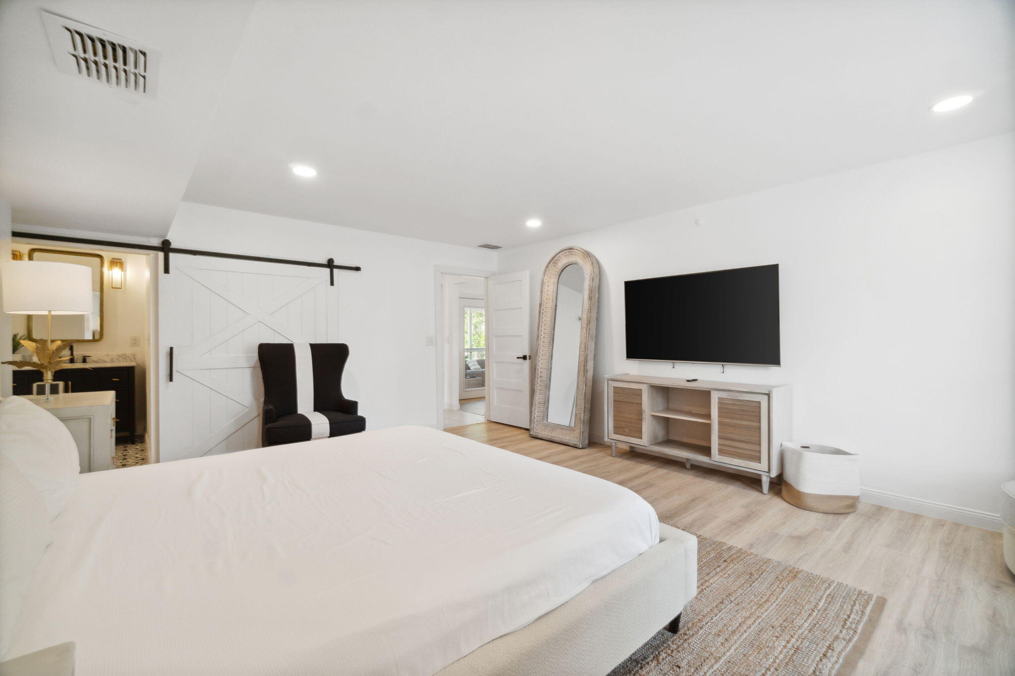 COUNTRY CLUB ESTATES - Residential