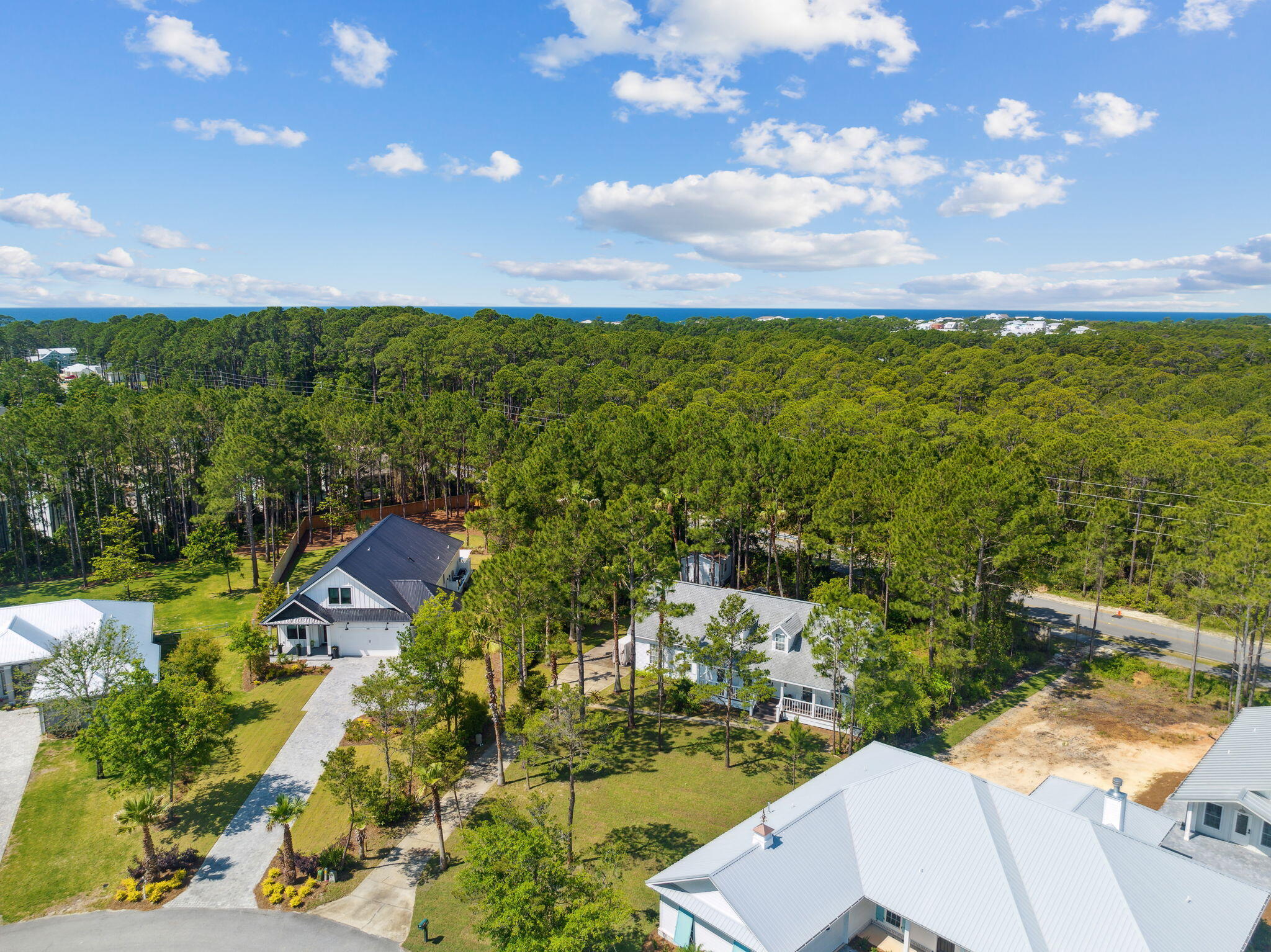 COUNTRY CLUB ESTATES - Residential