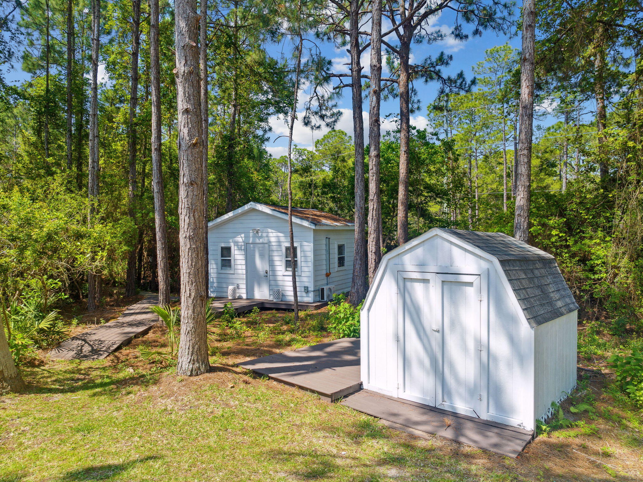 COUNTRY CLUB ESTATES - Residential