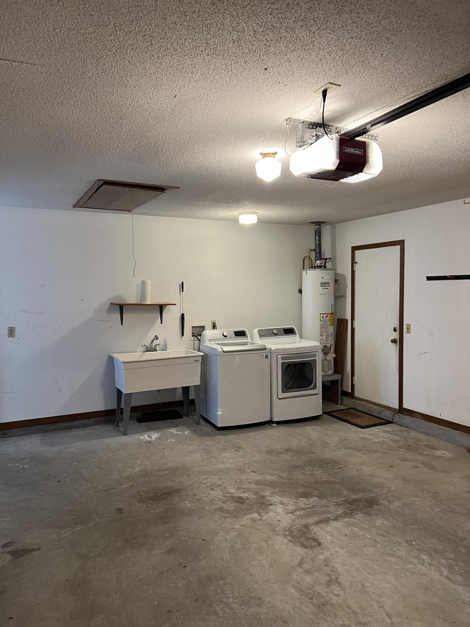 SUMMER TREE, LOT 11 - Residential