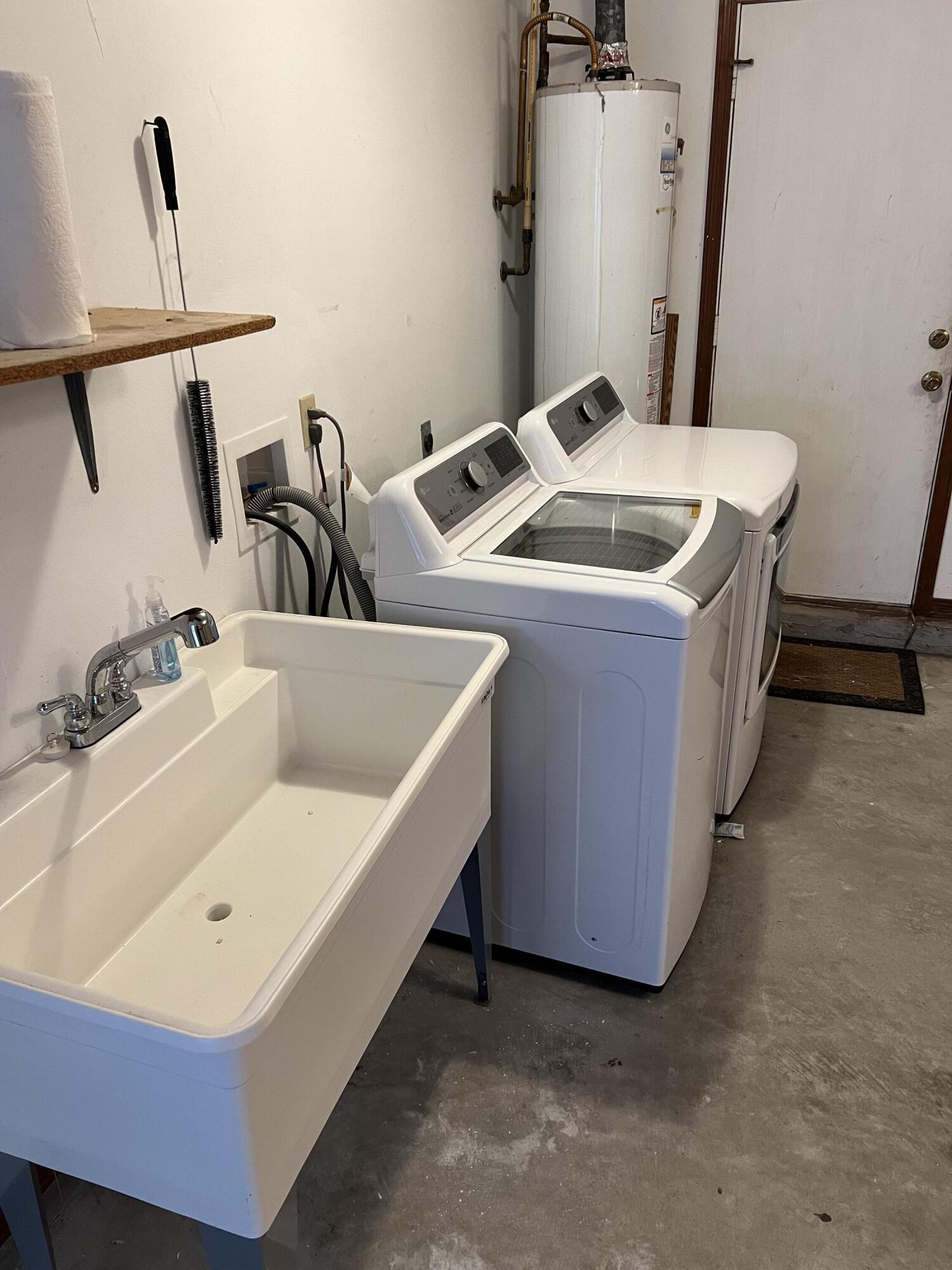 SUMMER TREE, LOT 11 - Residential