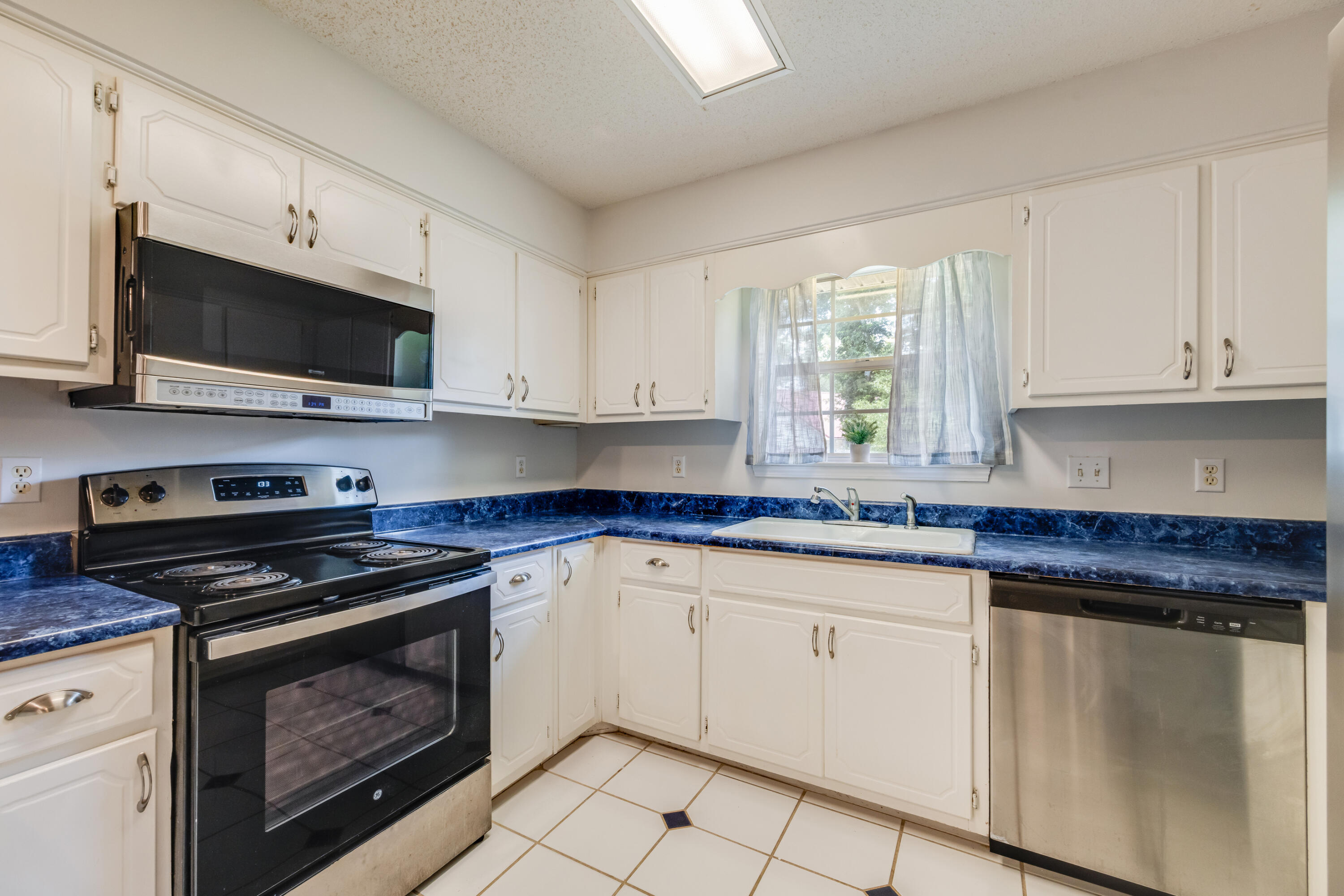 PINNACLE POINT - Residential Lease