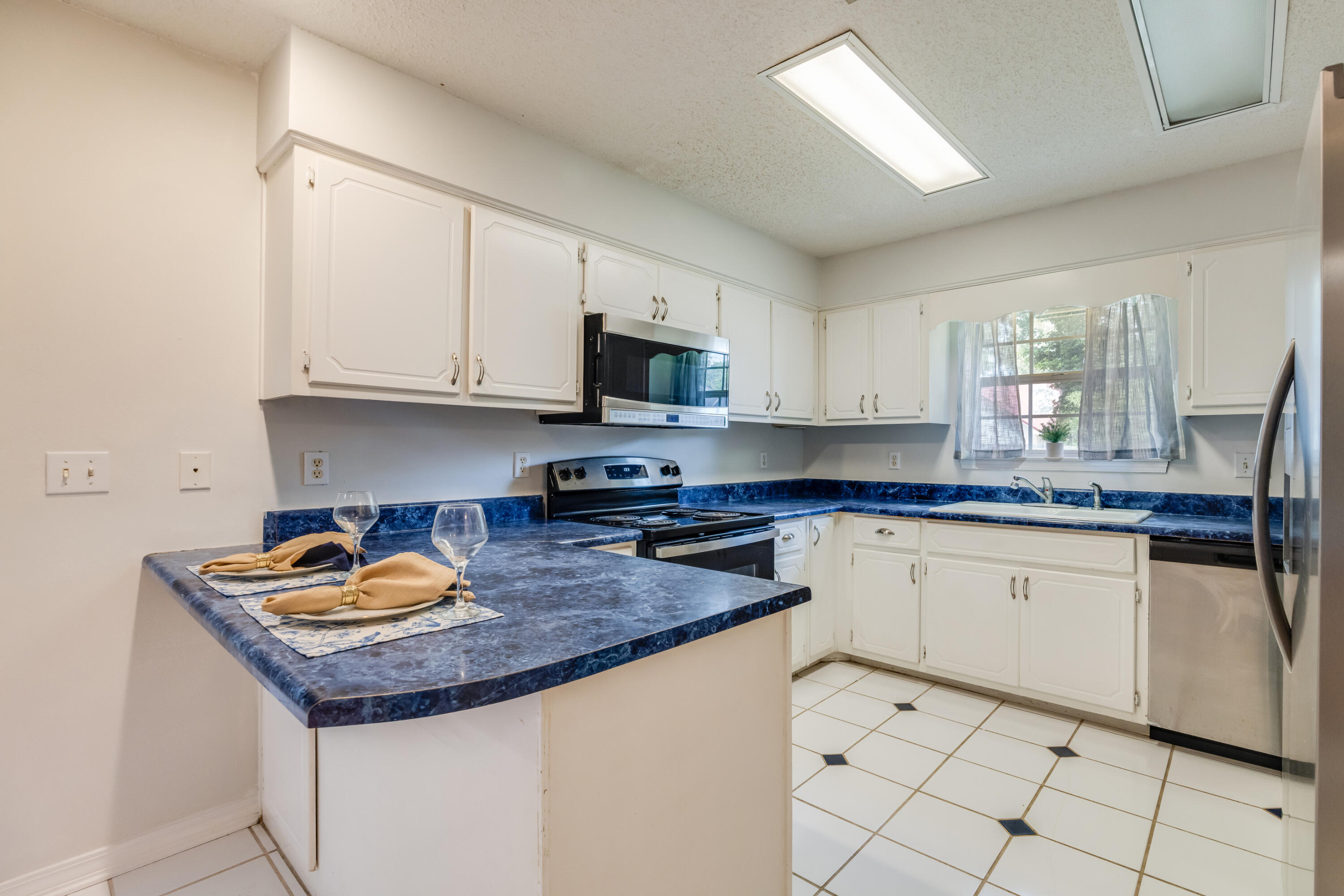 PINNACLE POINT - Residential Lease