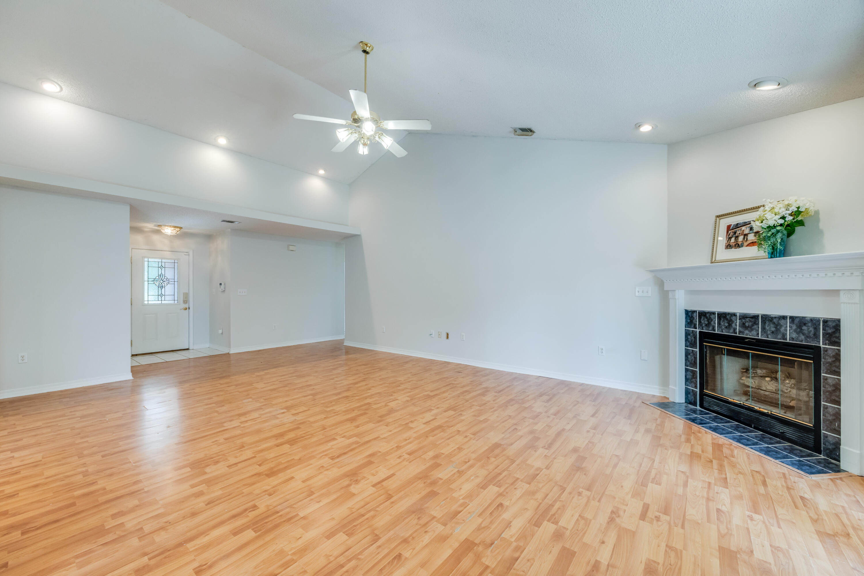 PINNACLE POINT - Residential Lease
