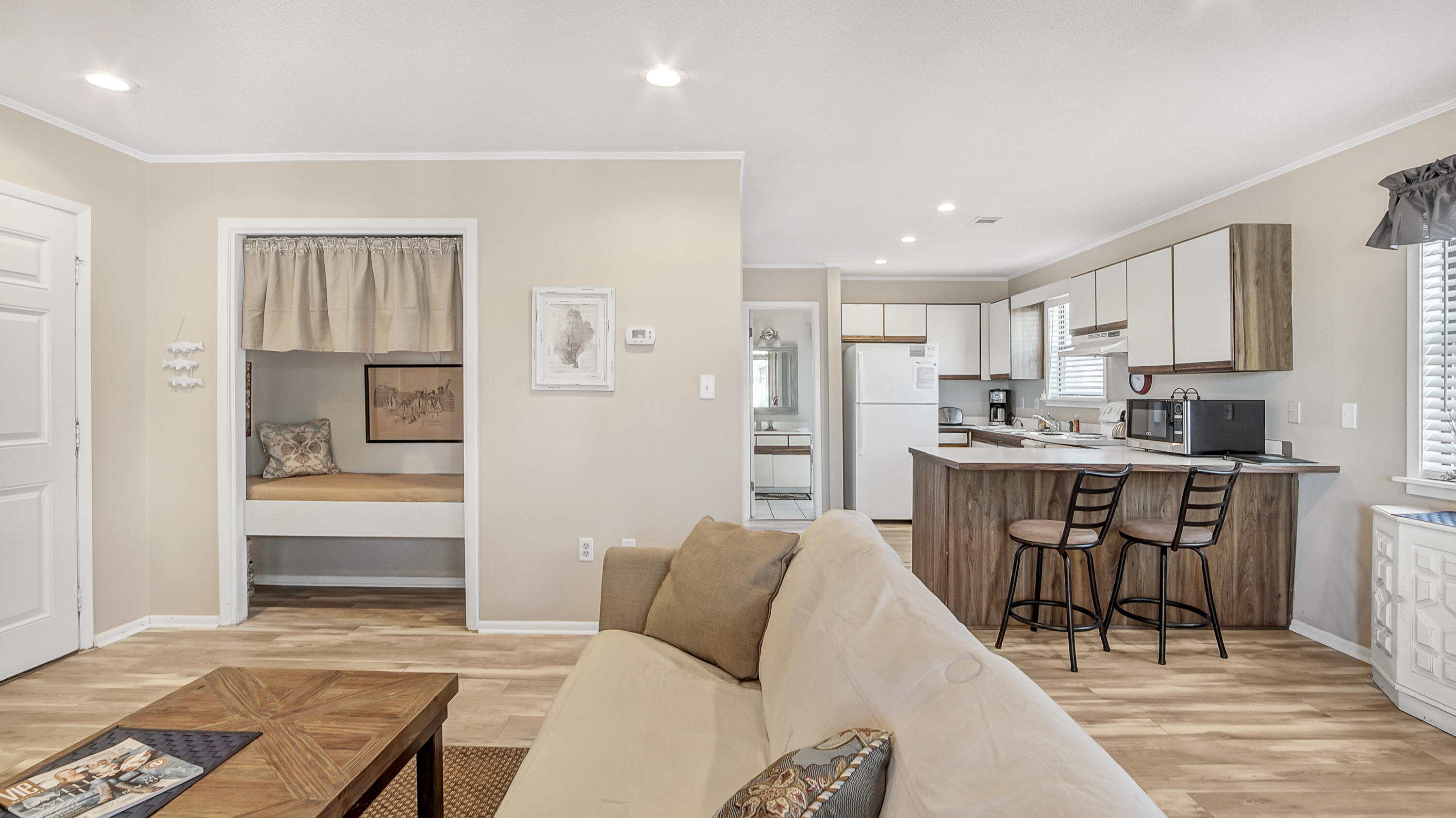 BEACHWOOD VILLAS CONDO - Residential