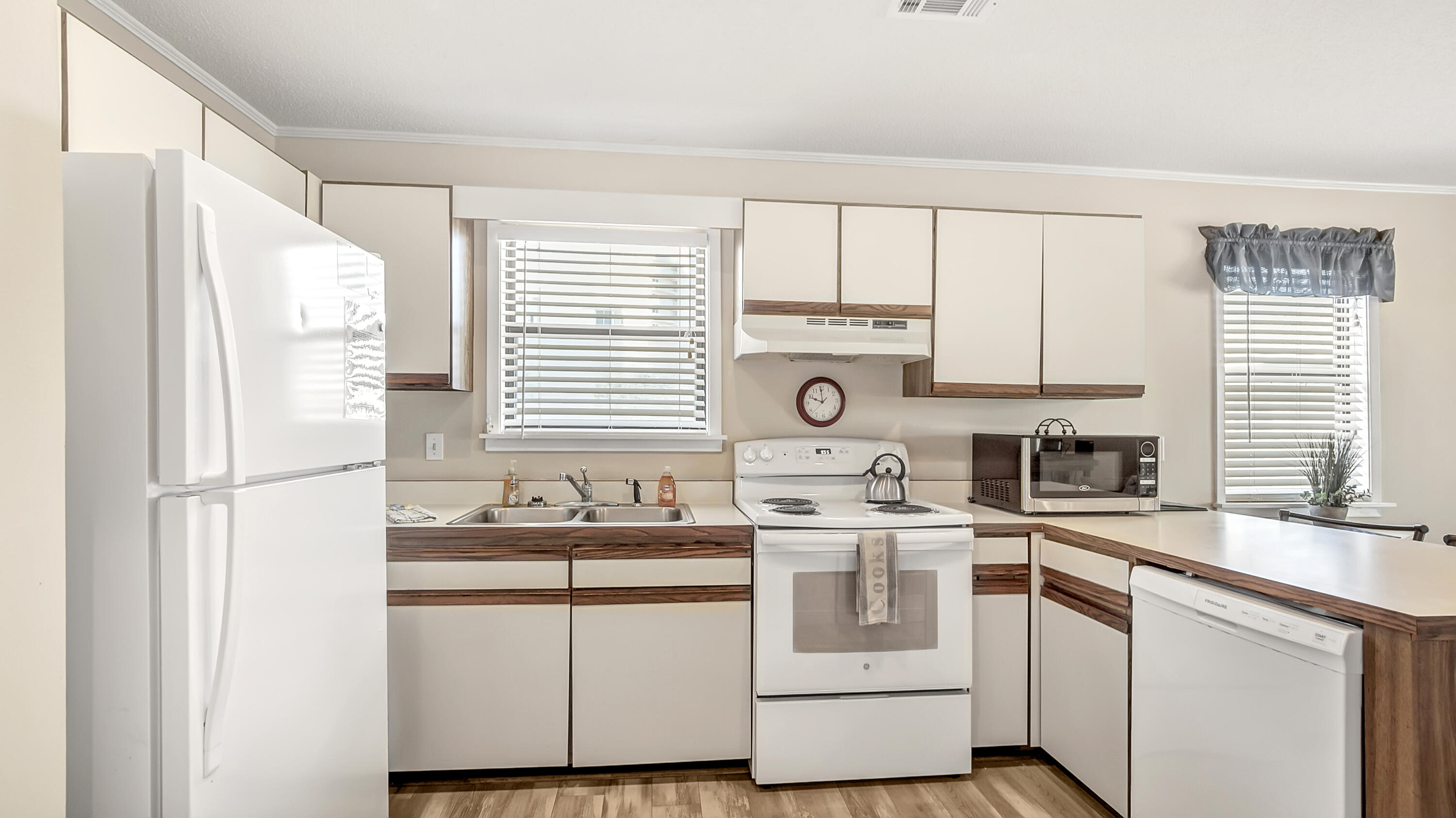 BEACHWOOD VILLAS CONDO - Residential