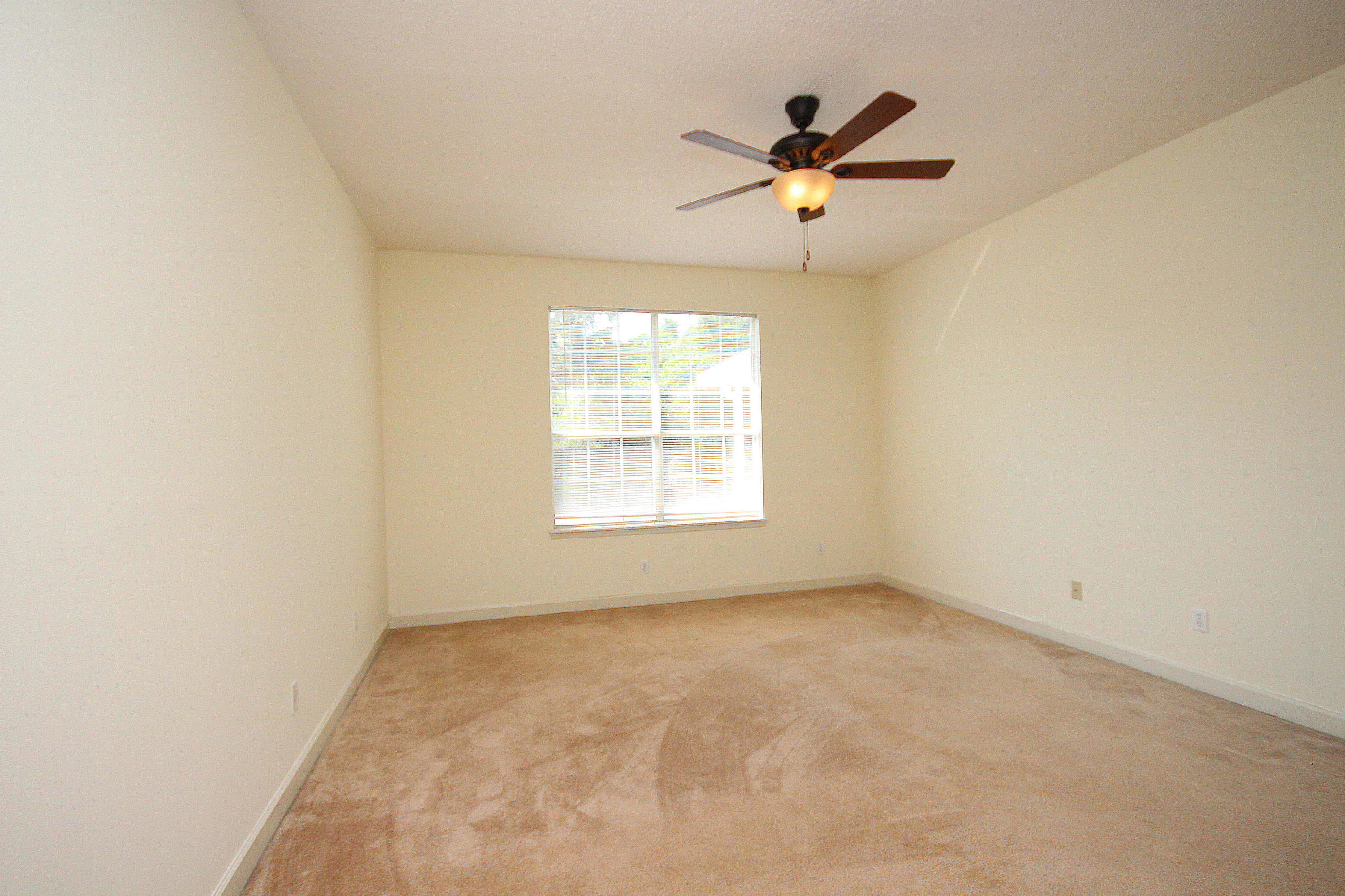 Ridge Wood Manor - Residential