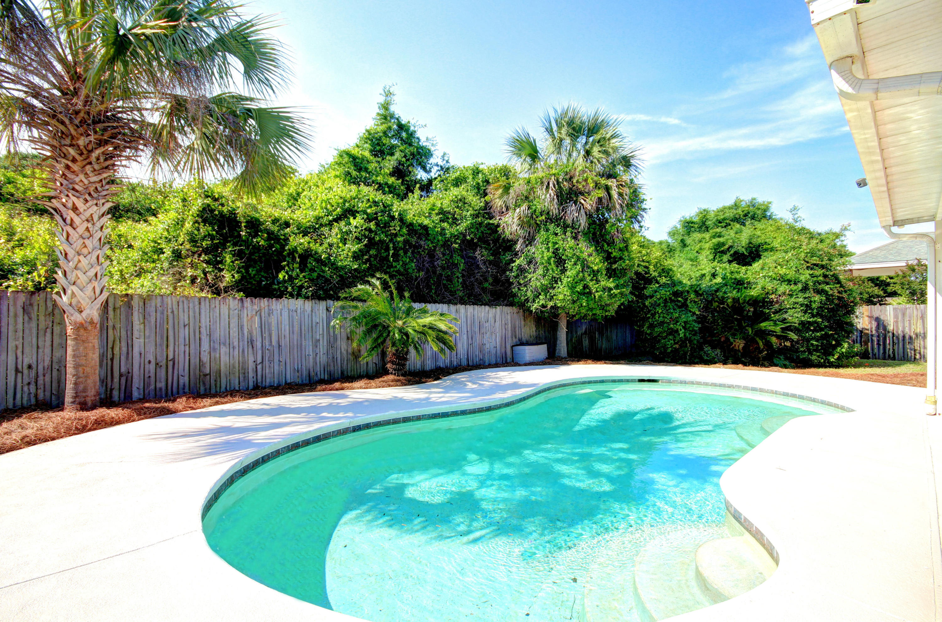 Ridge Wood Manor - Residential