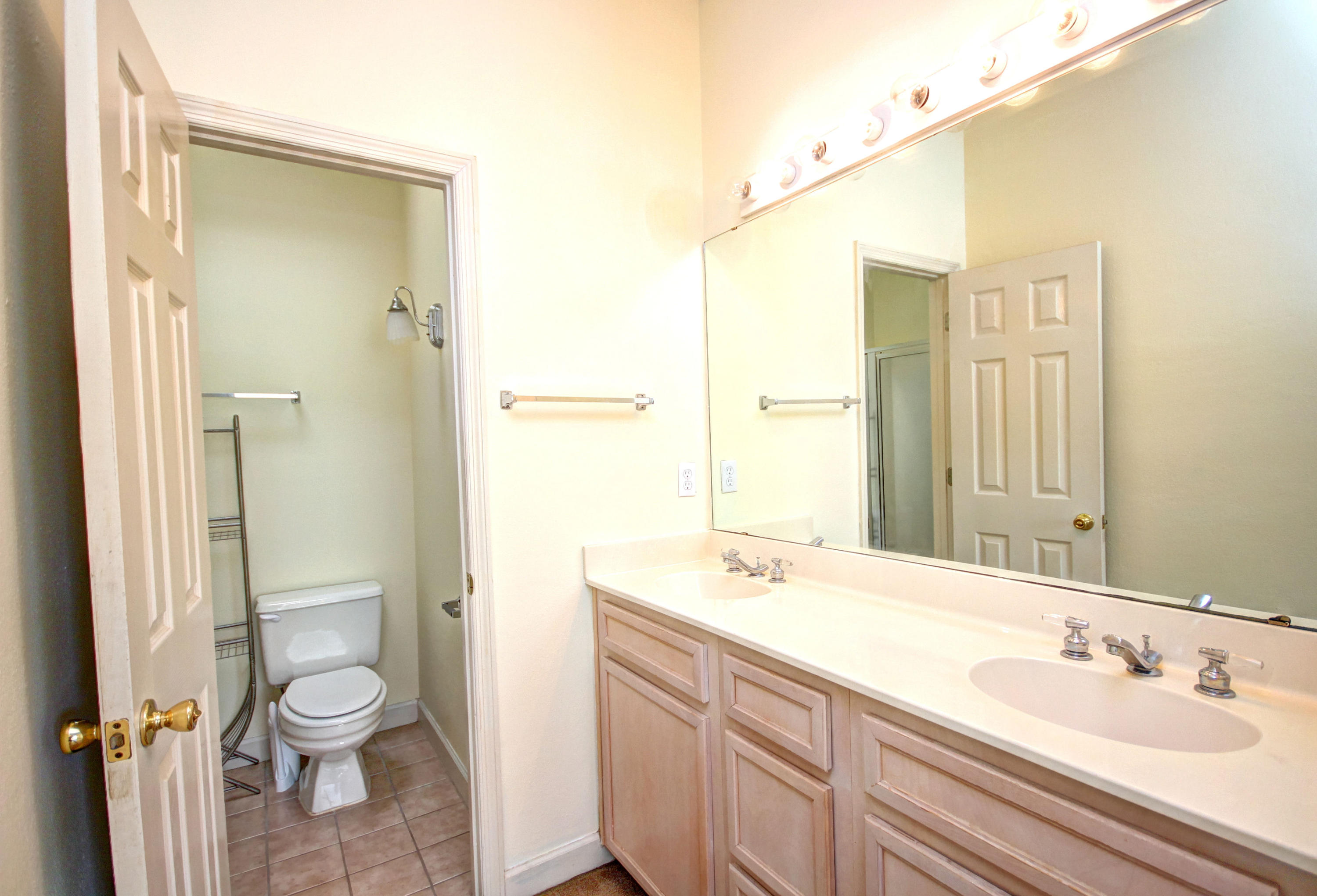 Ridge Wood Manor - Residential