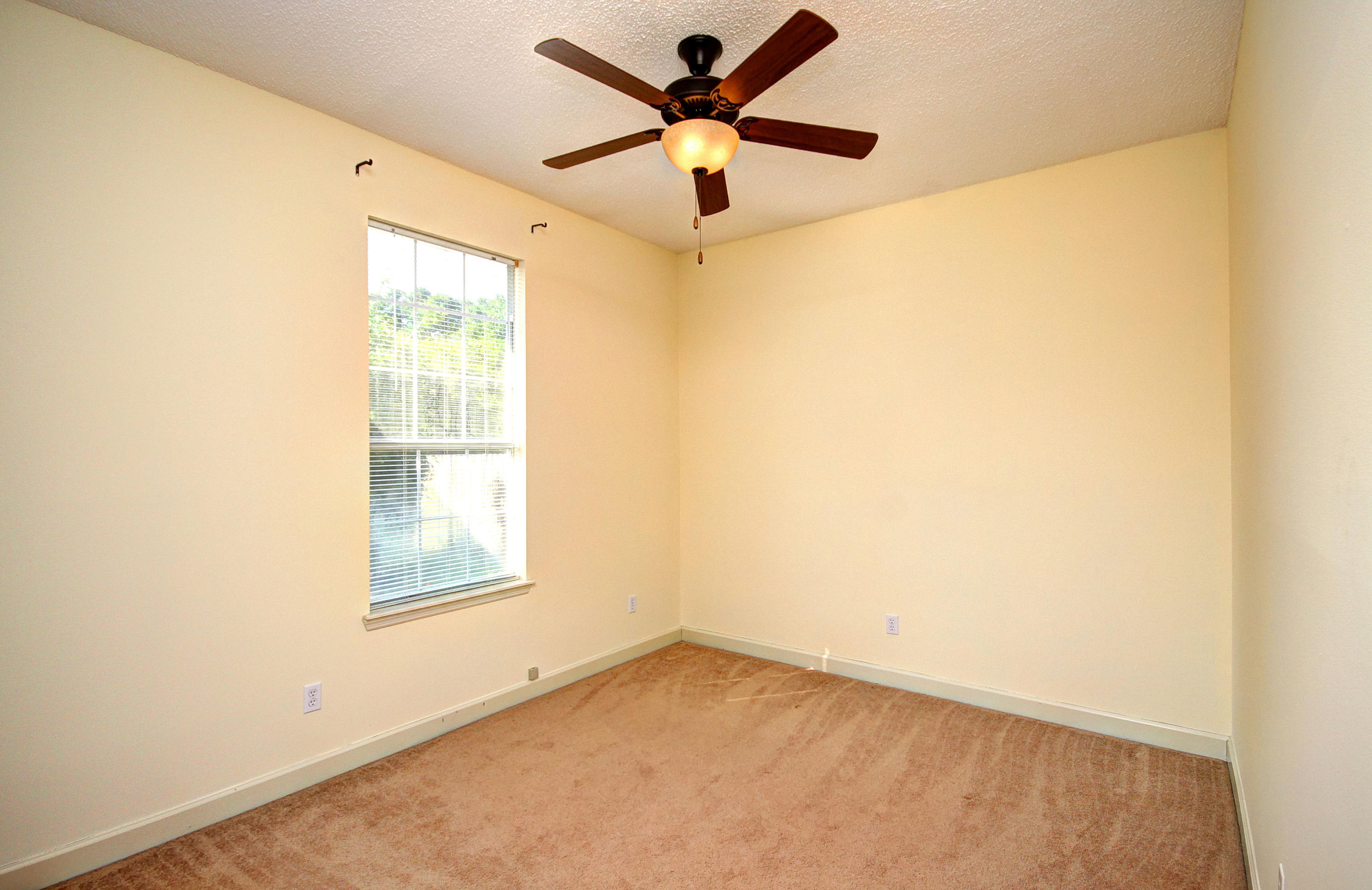 Ridge Wood Manor - Residential