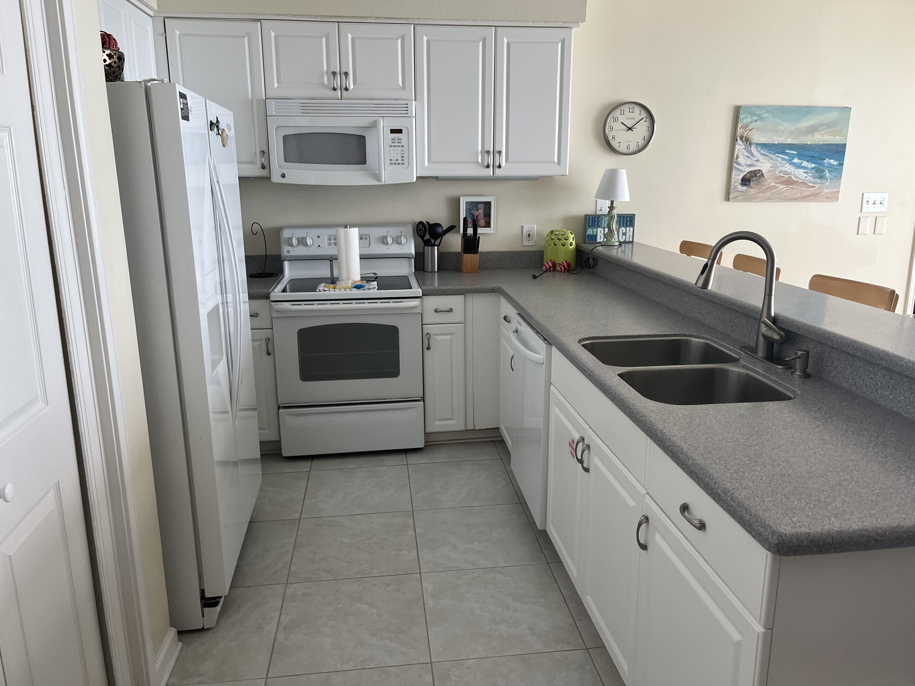 The Palms Condo - Residential
