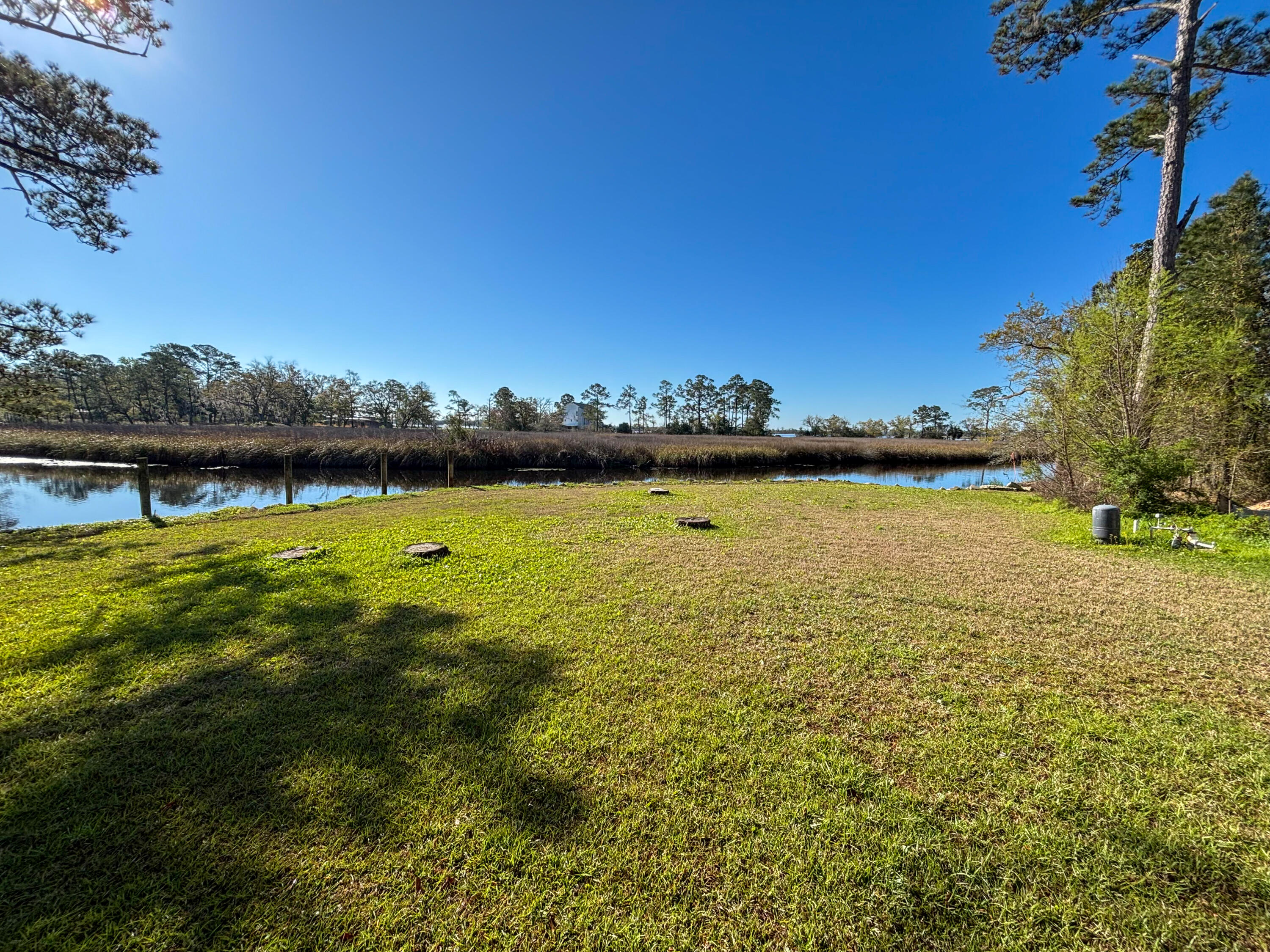LOT 8 BLK B SUNSET SHORES S/D PB 3-66 AND ALSO THE W 20FT OF LOT 9 BLK B ACCORDING TO THE PLAT OF S - Residential