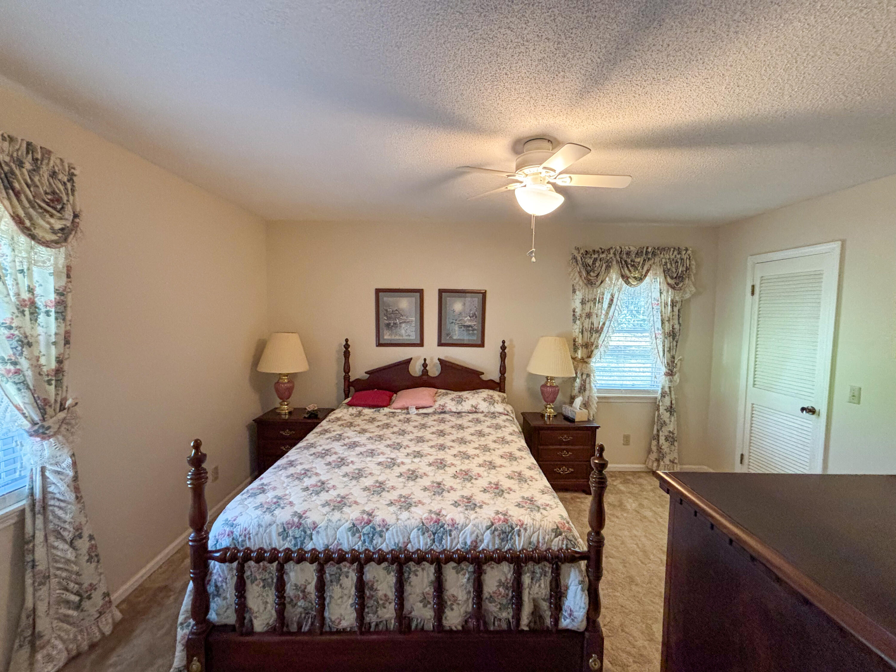 LOT 8 BLK B SUNSET SHORES S/D PB 3-66 AND ALSO THE W 20FT OF LOT 9 BLK B ACCORDING TO THE PLAT OF S - Residential