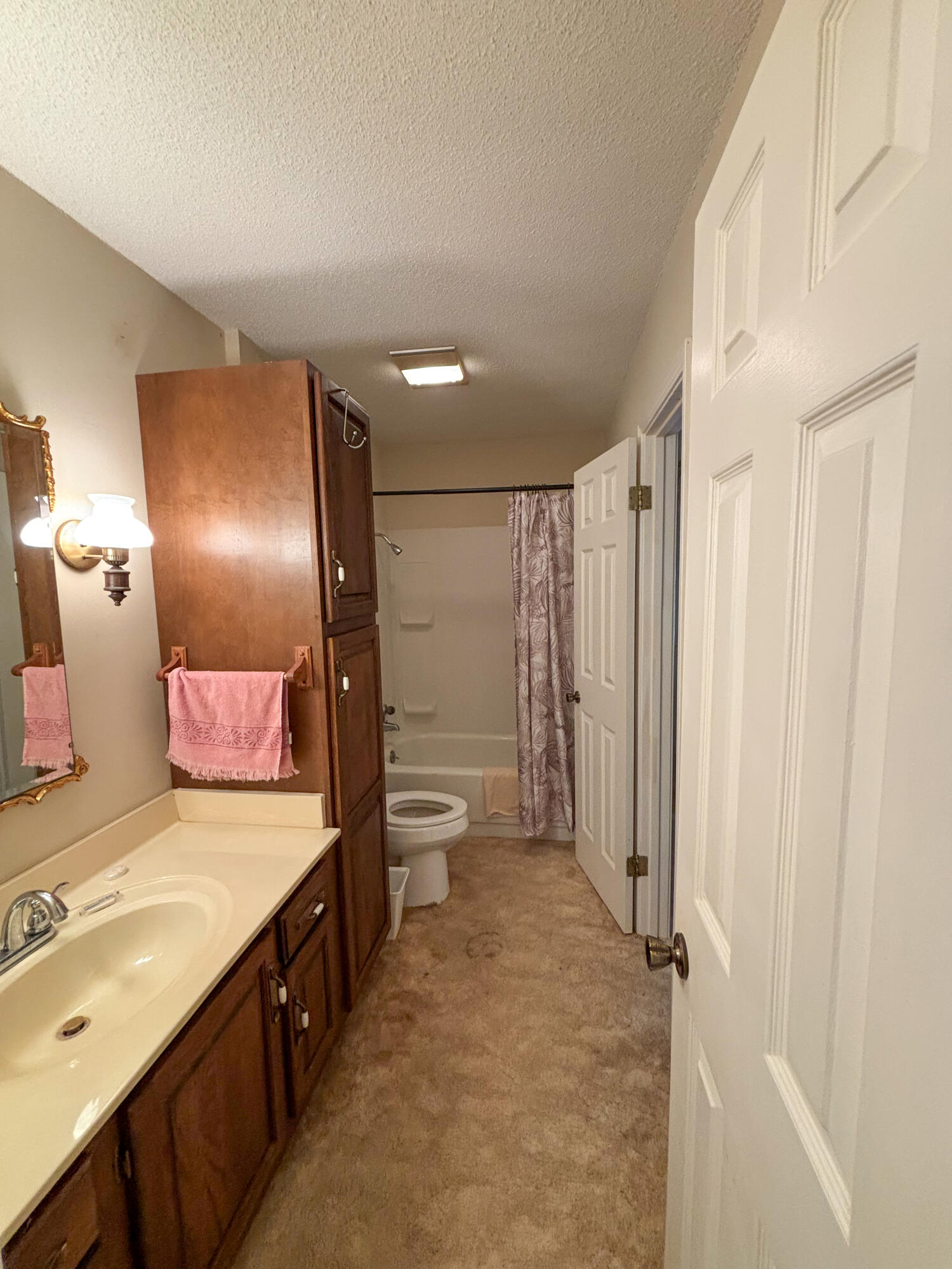 LOT 8 BLK B SUNSET SHORES S/D PB 3-66 AND ALSO THE W 20FT OF LOT 9 BLK B ACCORDING TO THE PLAT OF S - Residential