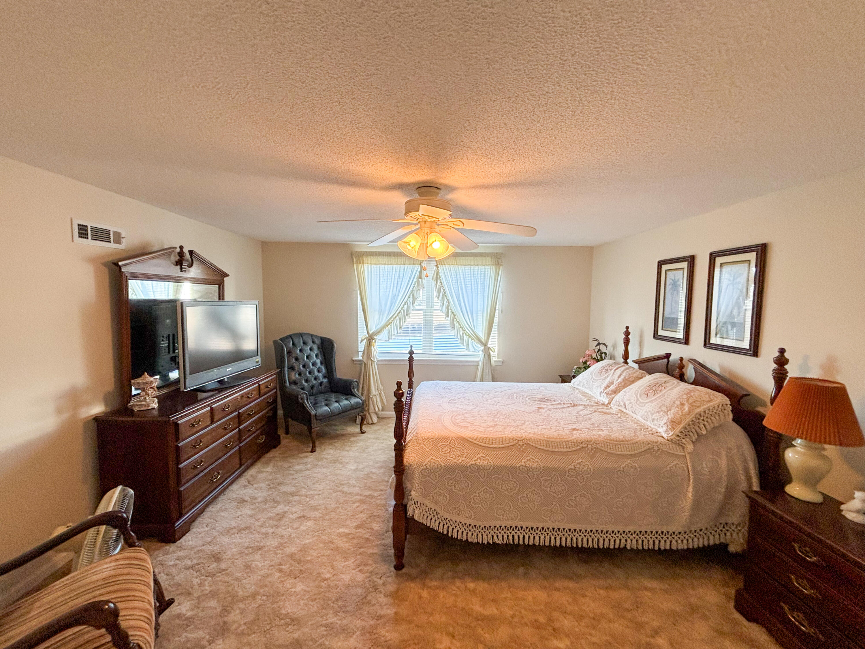 LOT 8 BLK B SUNSET SHORES S/D PB 3-66 AND ALSO THE W 20FT OF LOT 9 BLK B ACCORDING TO THE PLAT OF S - Residential